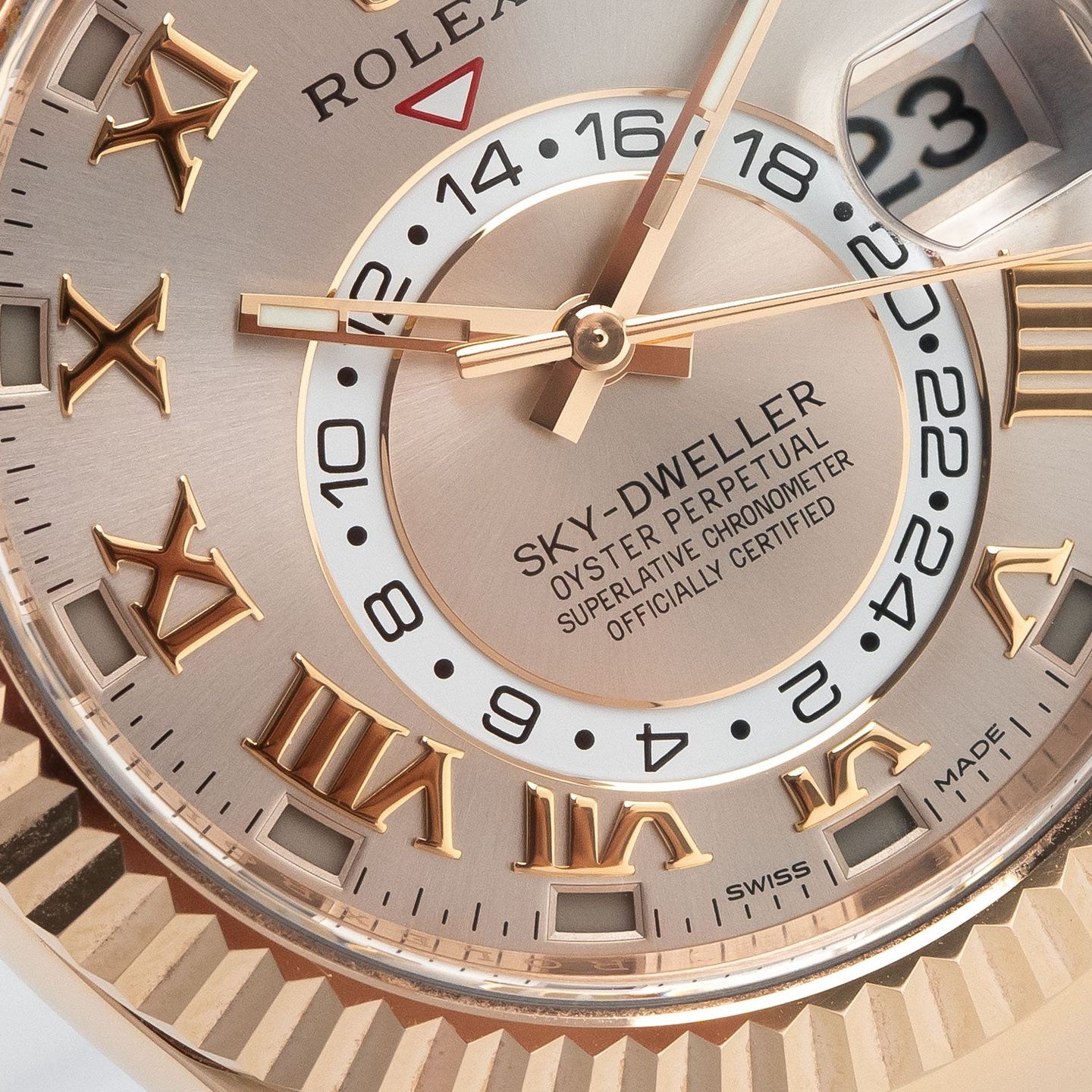 Rolex Sky-Dweller 326935 (2015) - Silver dial 42 mm Rose Gold case (3/6)