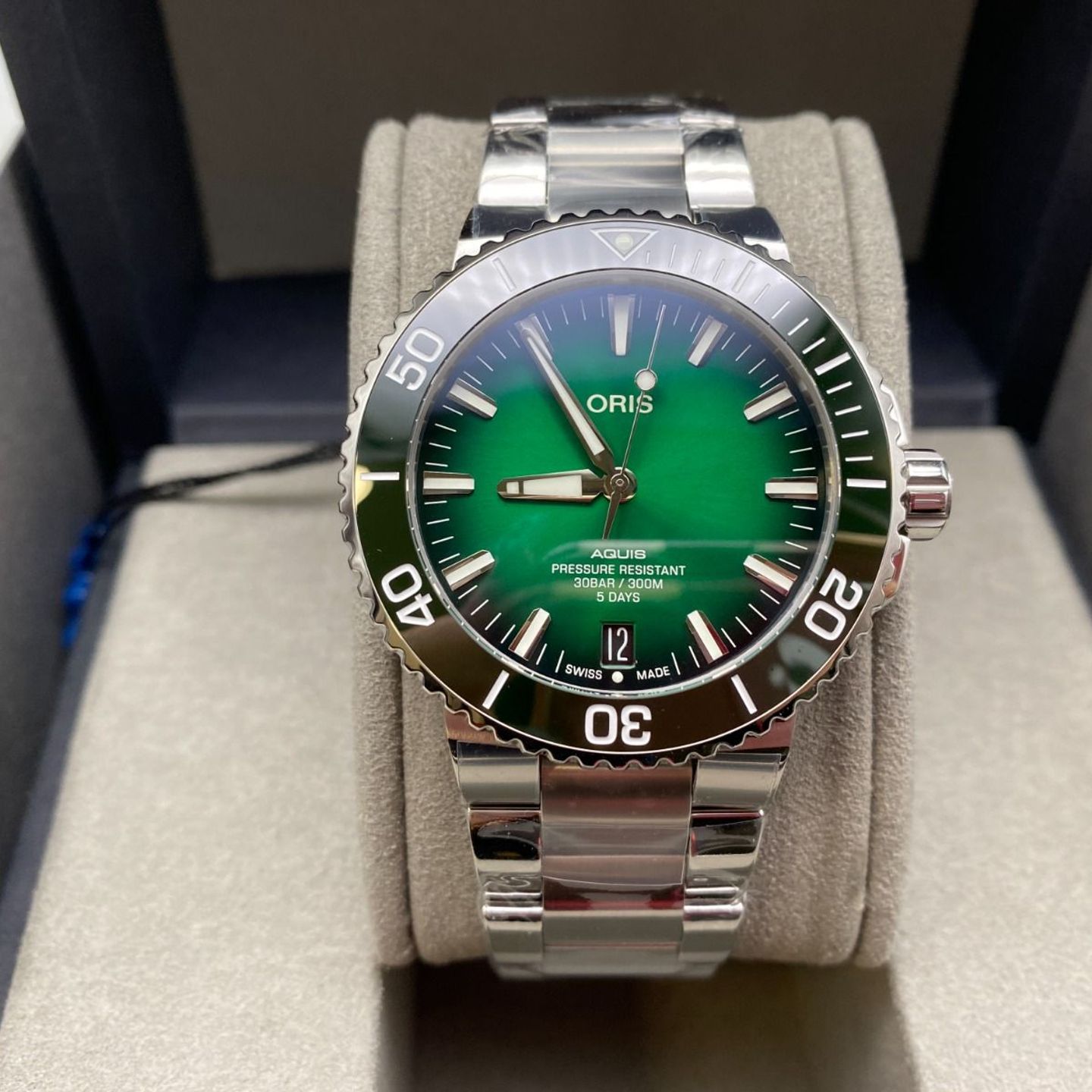 Oris Aquis Date 01 400 7763 4157-07 8 24 09PEB (2023) - Groen wijzerplaat 43mm Staal (2/8)