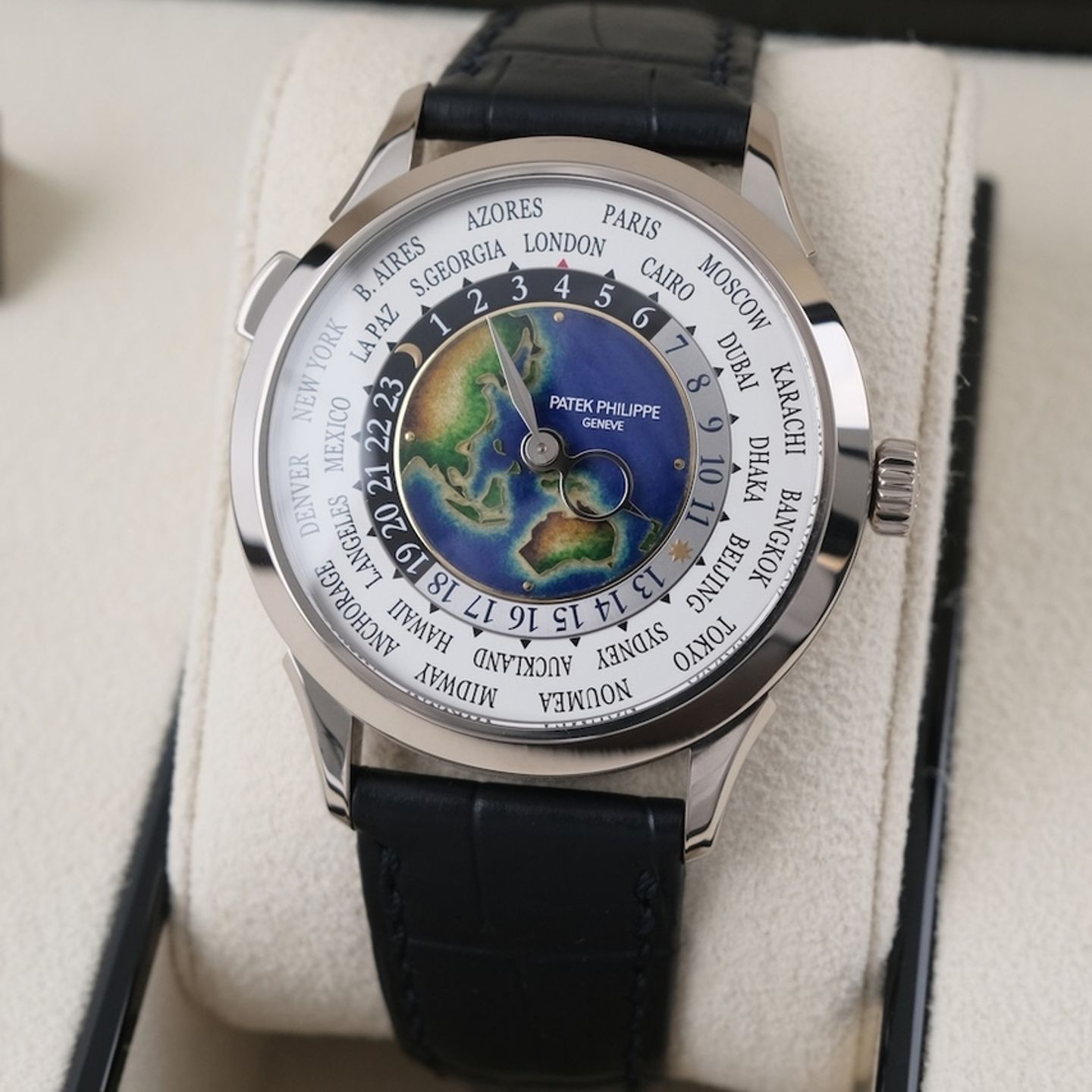 Patek Philippe World Time 5231G-001 - (2/8)