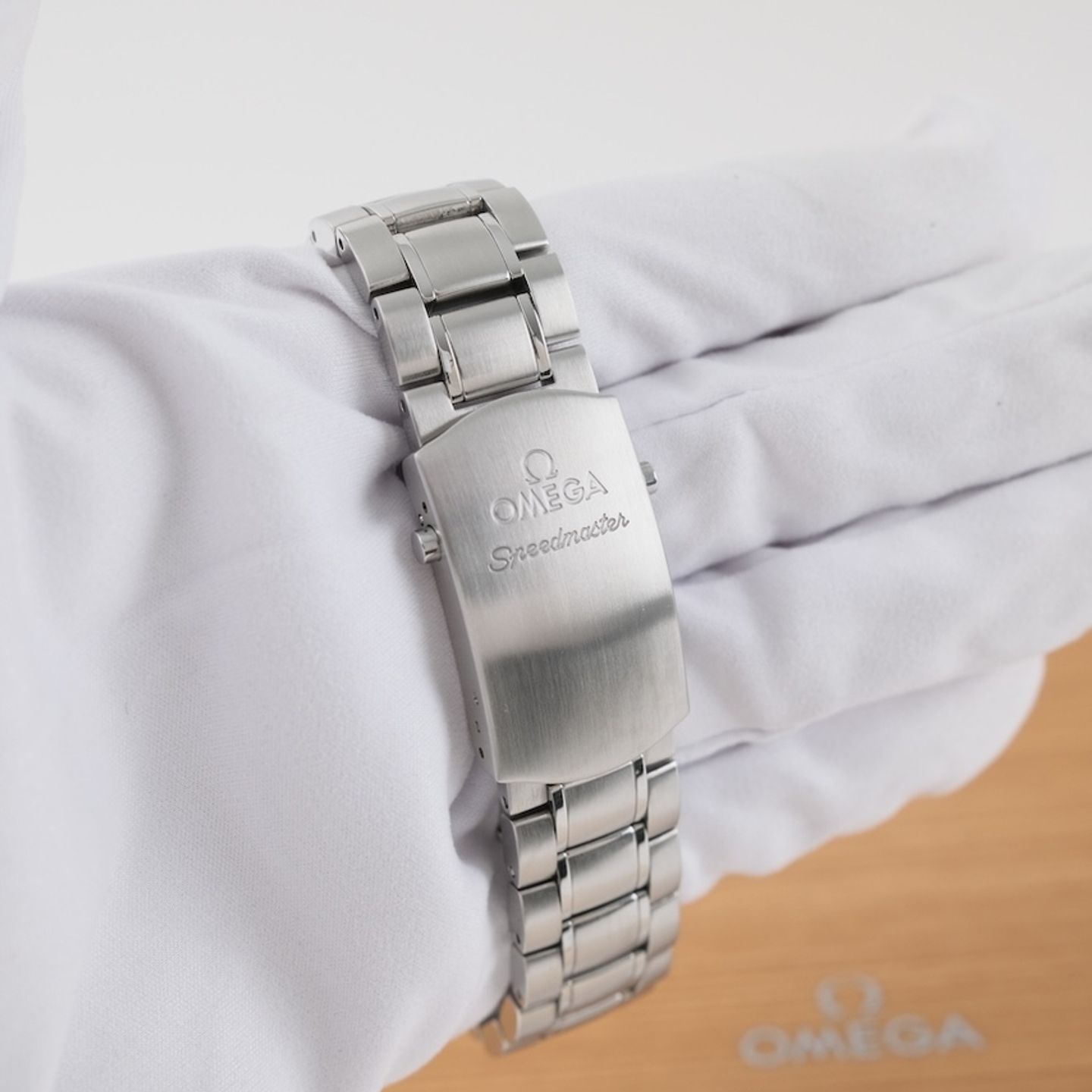 Omega Speedmaster Date 323.30.40.40.06.001 (2016) - Grey dial 40 mm Steel case (7/8)