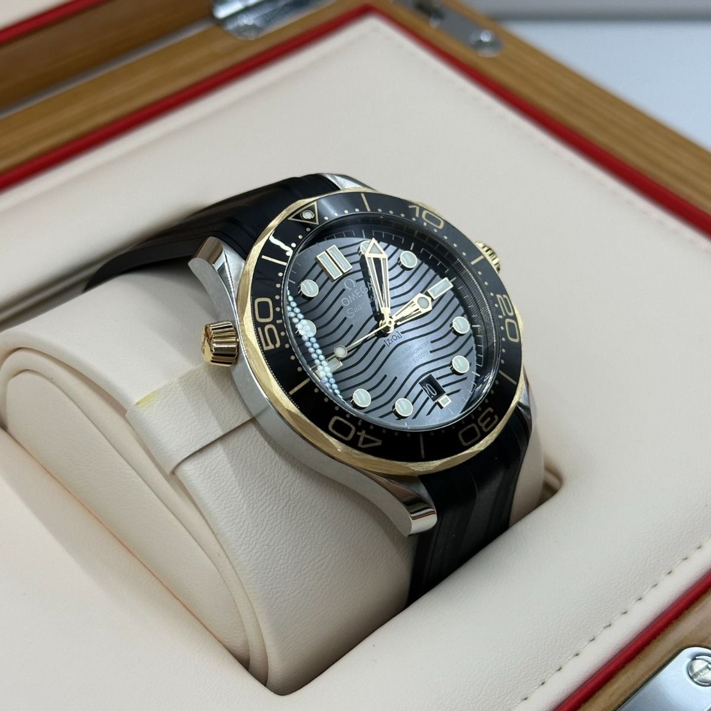 Omega Seamaster Diver 300 M 210.22.42.20.01.001 (2024) - Zwart wijzerplaat 42mm Staal (6/8)