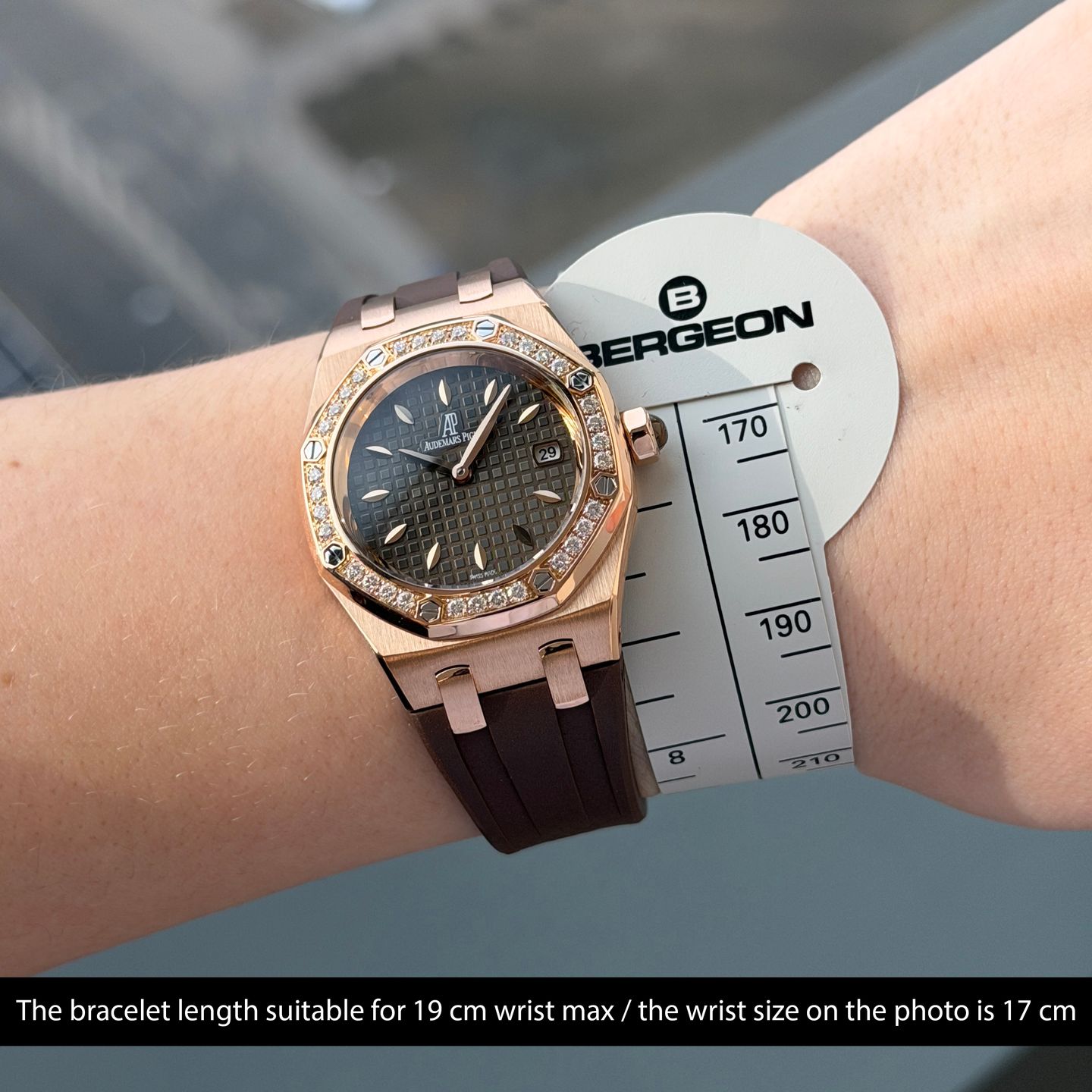 Audemars Piguet Royal Oak Lady 67601OR.ZZ.D080CA.01 (2009) - Bruin wijzerplaat 33mm Roségoud (2/8)