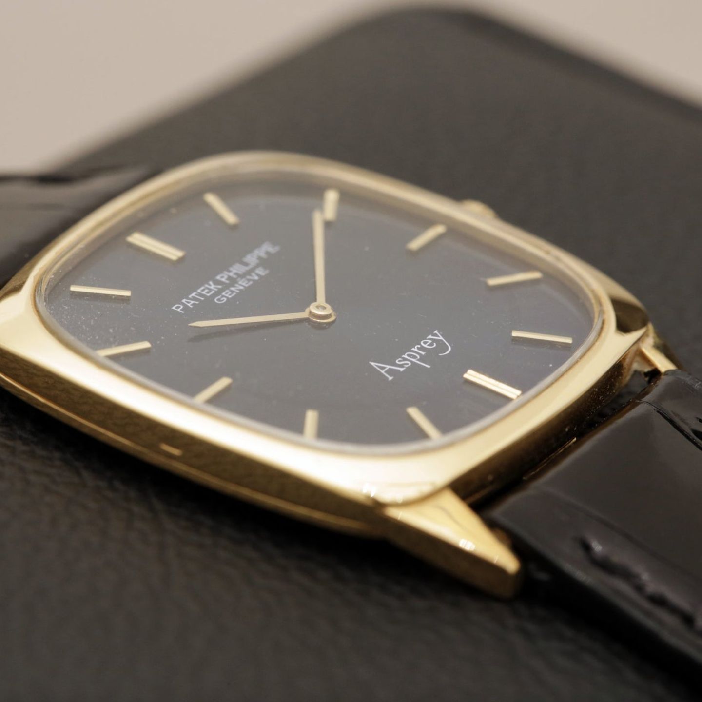 Patek Philippe Golden Ellipse 3566 (1973) - Blue dial 28 mm Yellow Gold case (7/7)