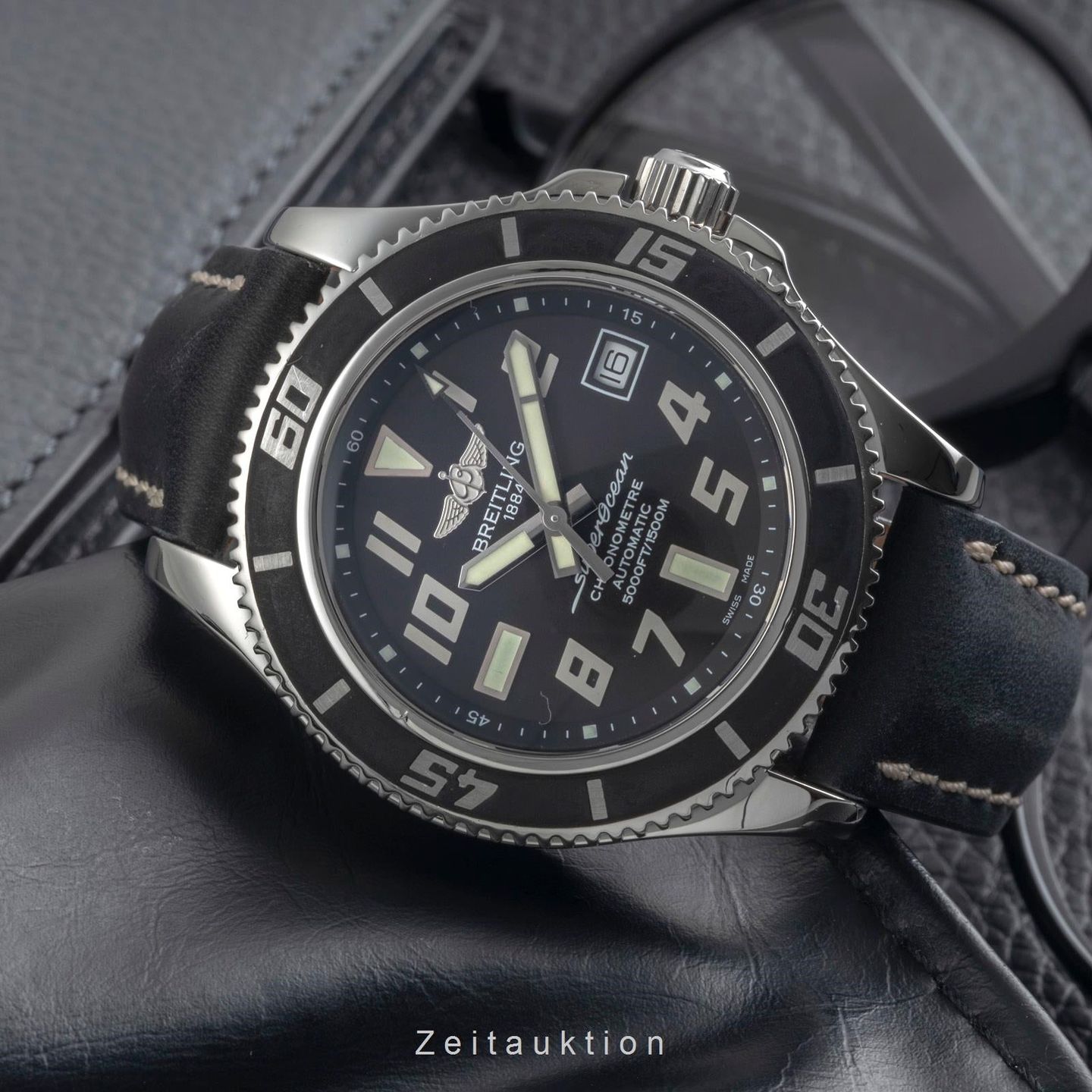 Breitling Superocean 42 A17364 (2010) - Black dial 42 mm Steel case (2/8)