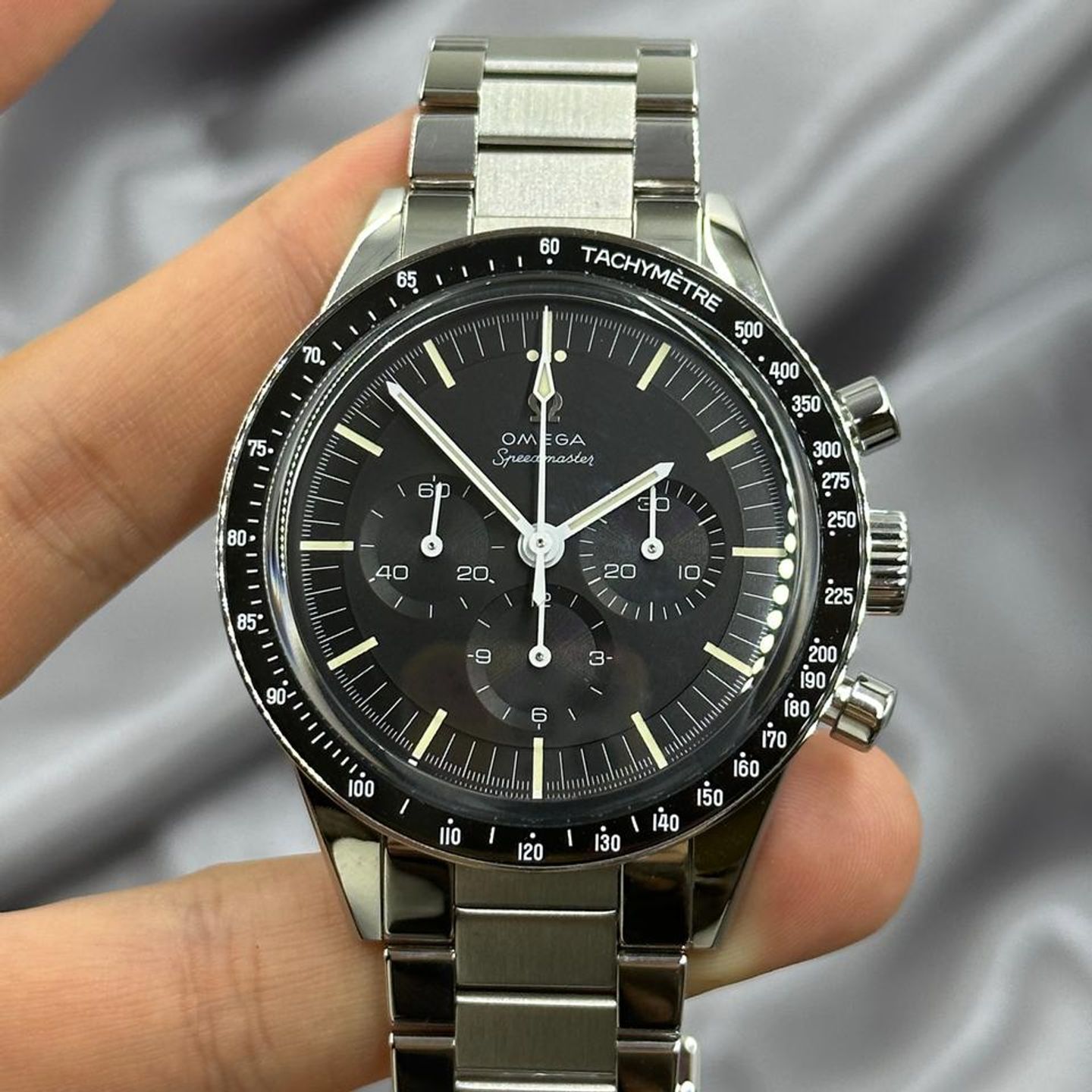 Omega Speedmaster 311.30.40.30.01.001 (2024) - Black dial 40 mm Steel case (7/10)
