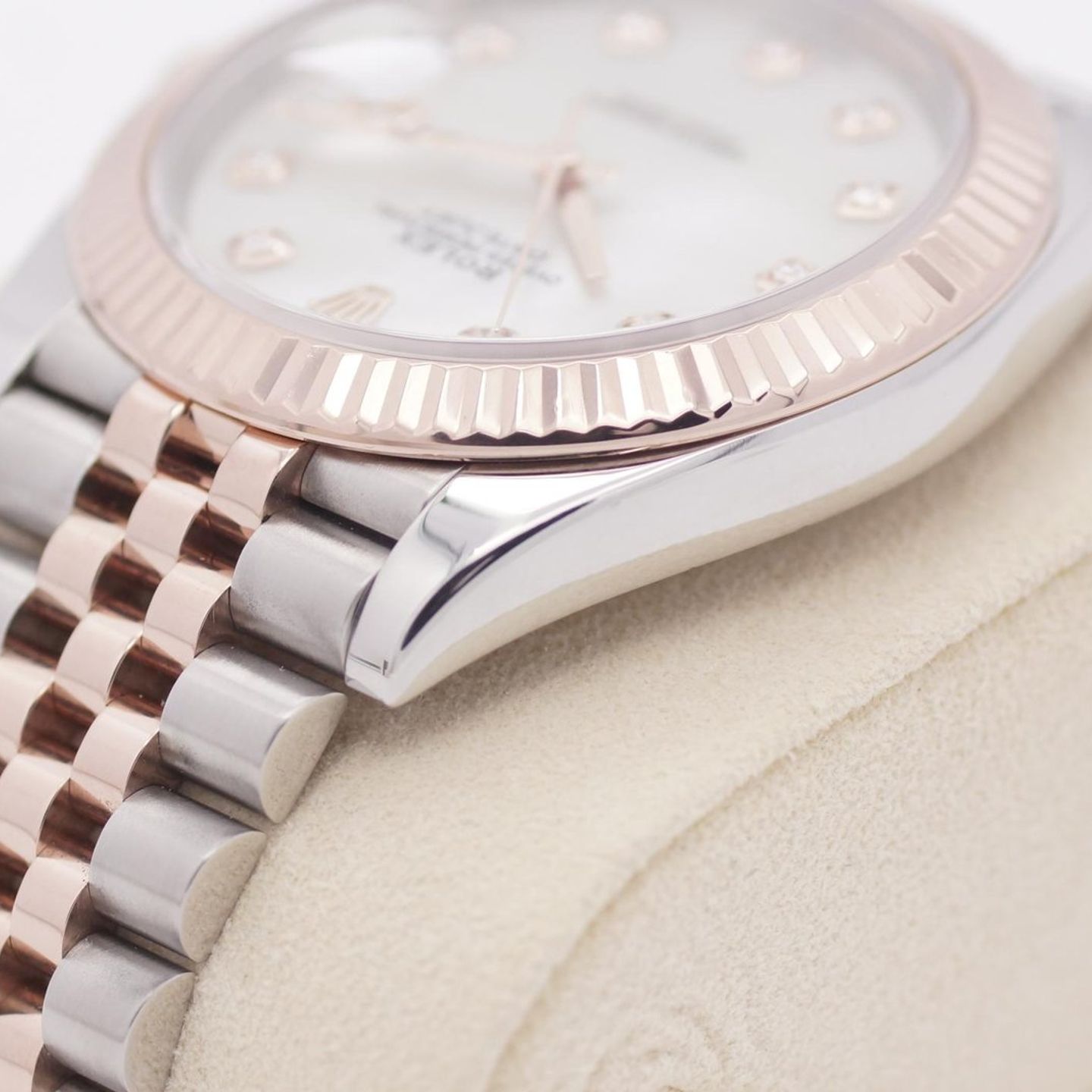 Rolex Datejust 41 126331 (2023) - Parelmoer wijzerplaat 41mm Goud/Staal (8/8)