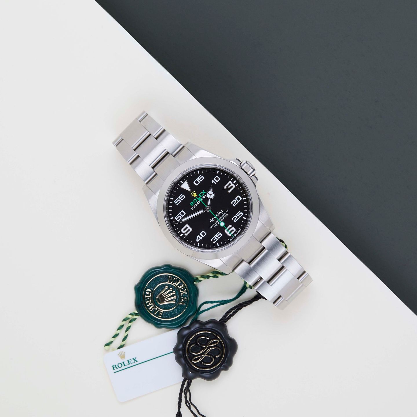 Rolex Air-King 126900 (2024) - Black dial 40 mm Steel case (2/8)