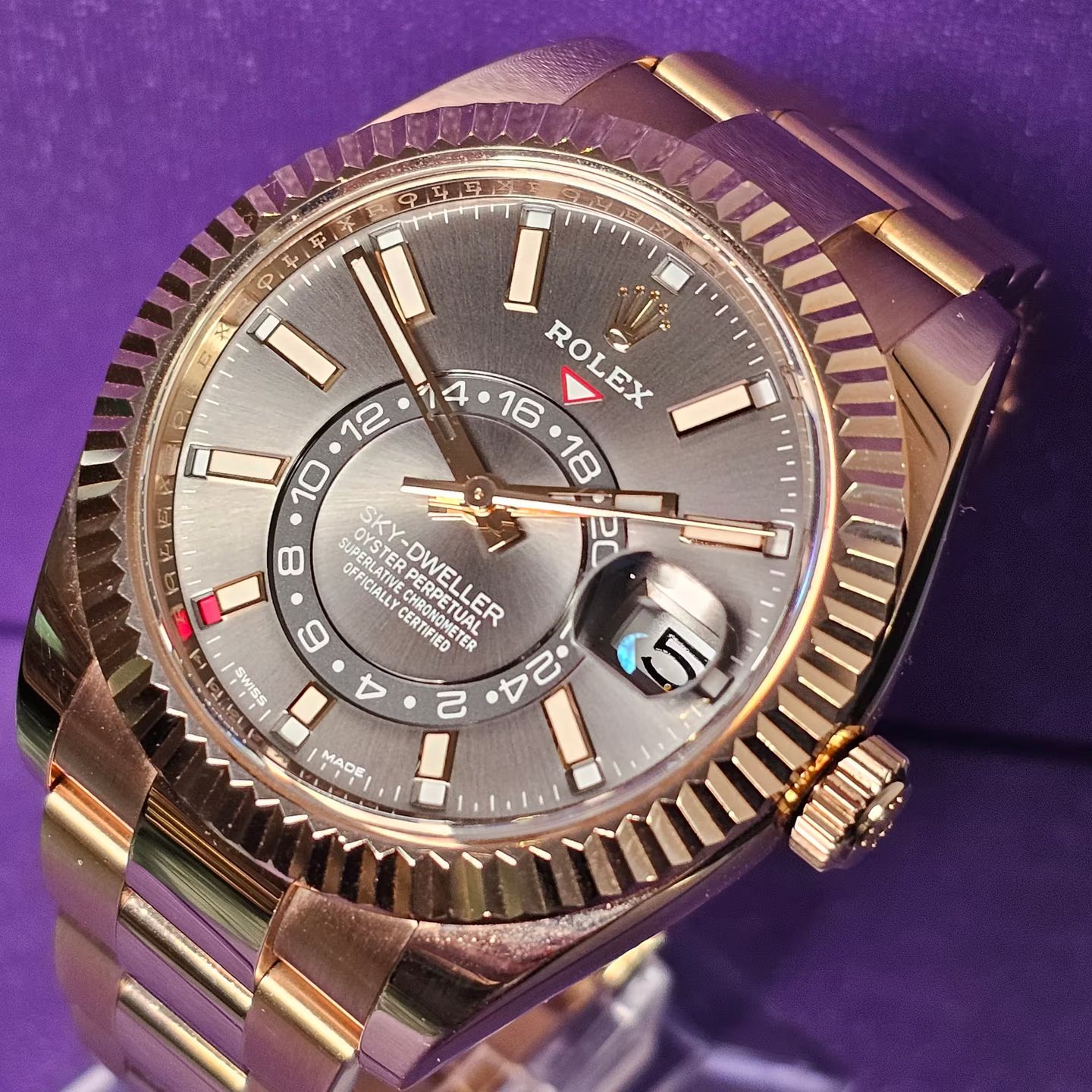 Rolex Sky-Dweller 326935 (2021) - Grey dial 42 mm Rose Gold case (2/4)