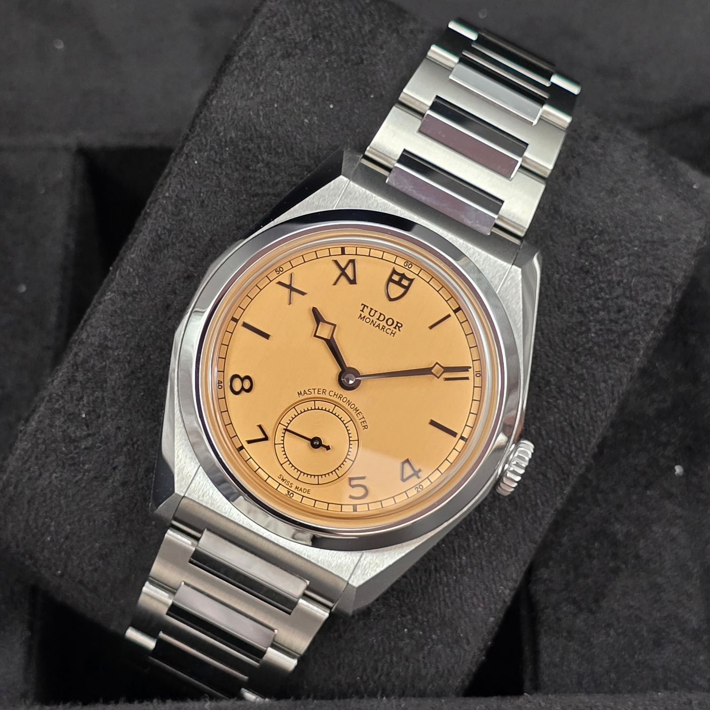 Tudor Monarch M2639W1A0U-0001 (2026) - Champagne dial 39 mm Steel case (2/8)