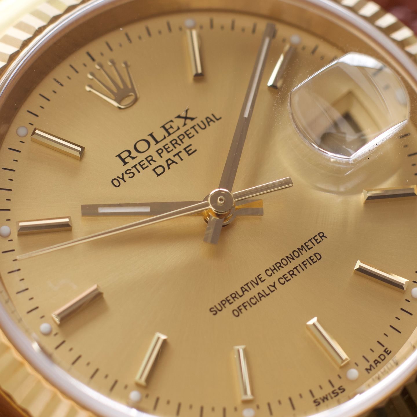 Rolex Oyster Perpetual Date 15238 (2005) - Goud wijzerplaat 34mm Geelgoud (3/8)