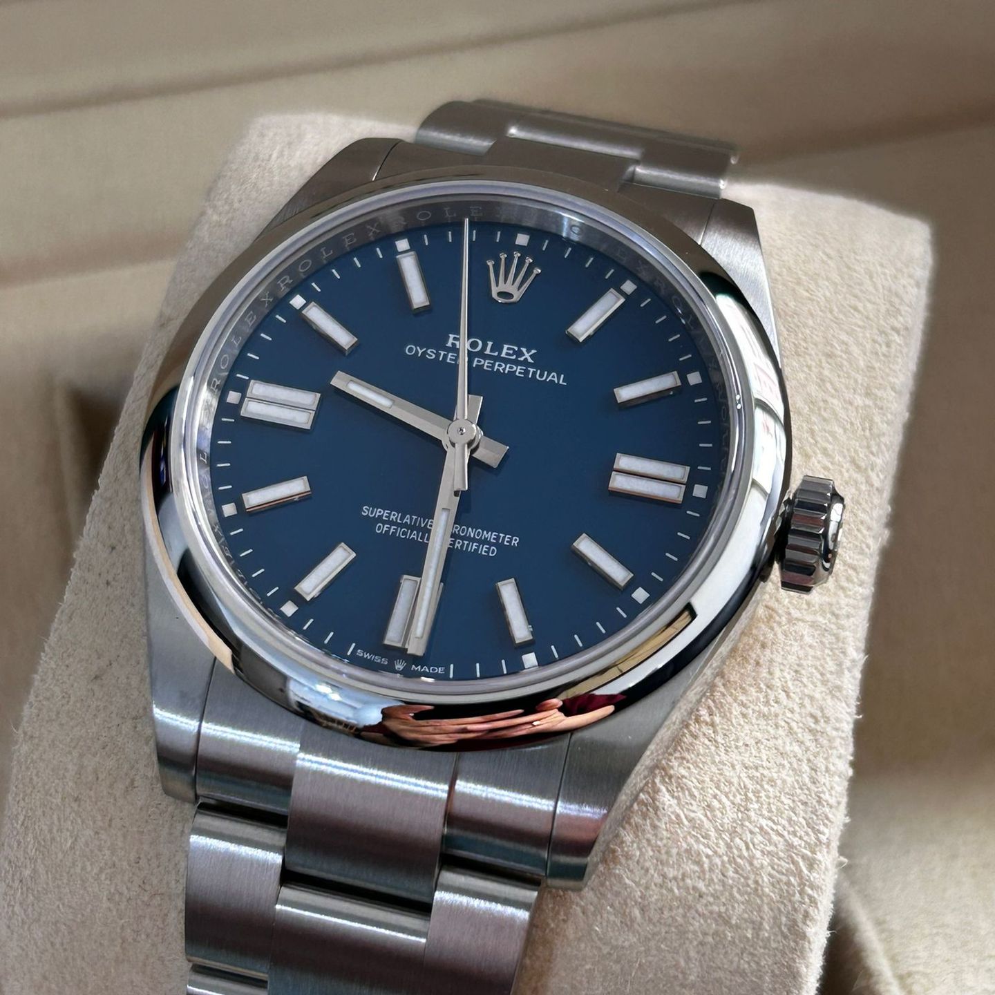 Rolex Oyster Perpetual 41 134300 (2025) - Black dial 41 mm Steel case (3/8)