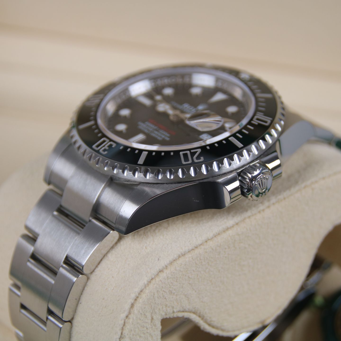 Rolex Sea-Dweller 126600 (2024) - Black dial 43 mm Steel case (6/6)