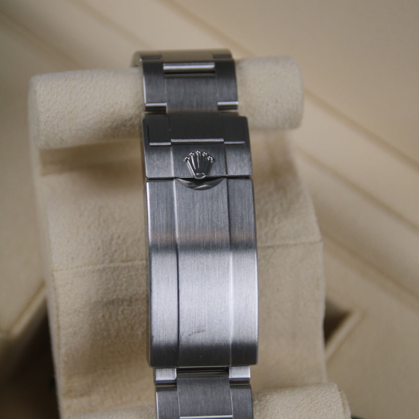 Rolex Sea-Dweller 126600 (2024) - Black dial 43 mm Steel case (2/6)