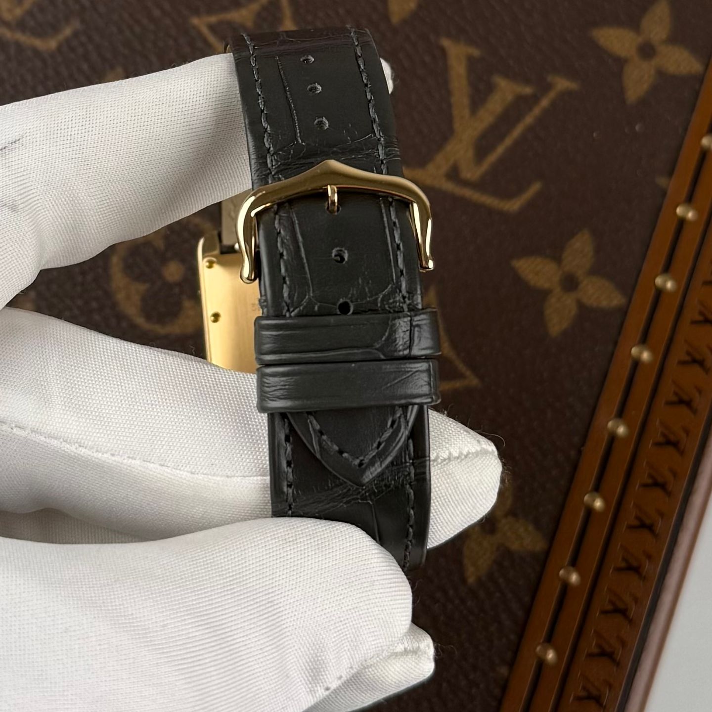 Cartier Tank Louis Cartier WGTA0357 (2025) - Silver dial 38 mm Yellow Gold case (7/8)