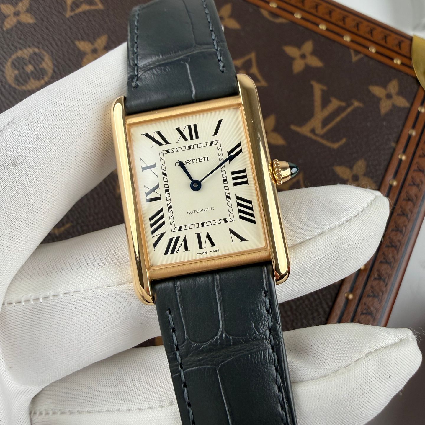 Cartier Tank Louis Cartier WGTA0357 (2025) - Silver dial 38 mm Yellow Gold case (8/8)