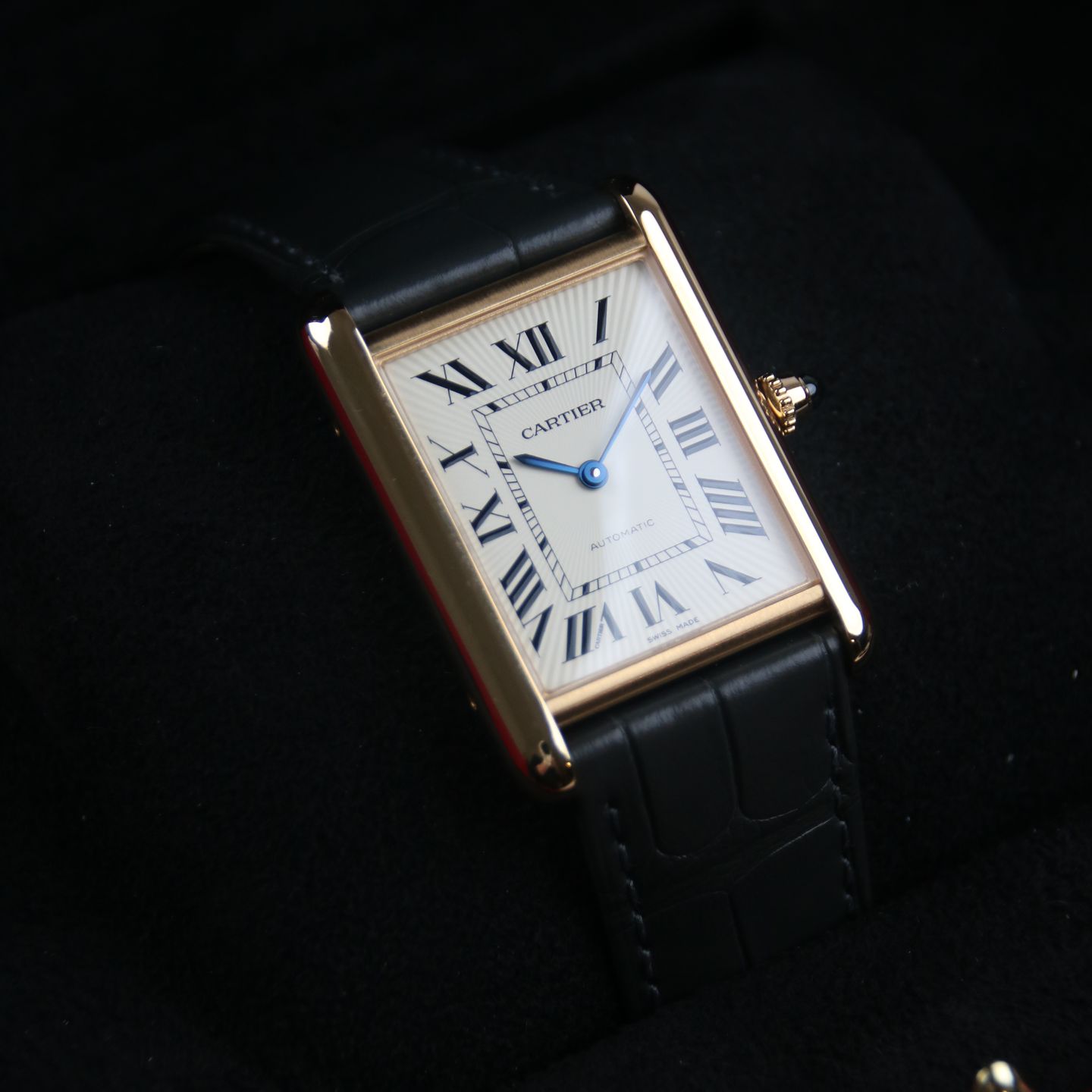 Cartier Tank Louis Cartier WGTA0357 (2025) - Silver dial 38 mm Yellow Gold case (4/8)