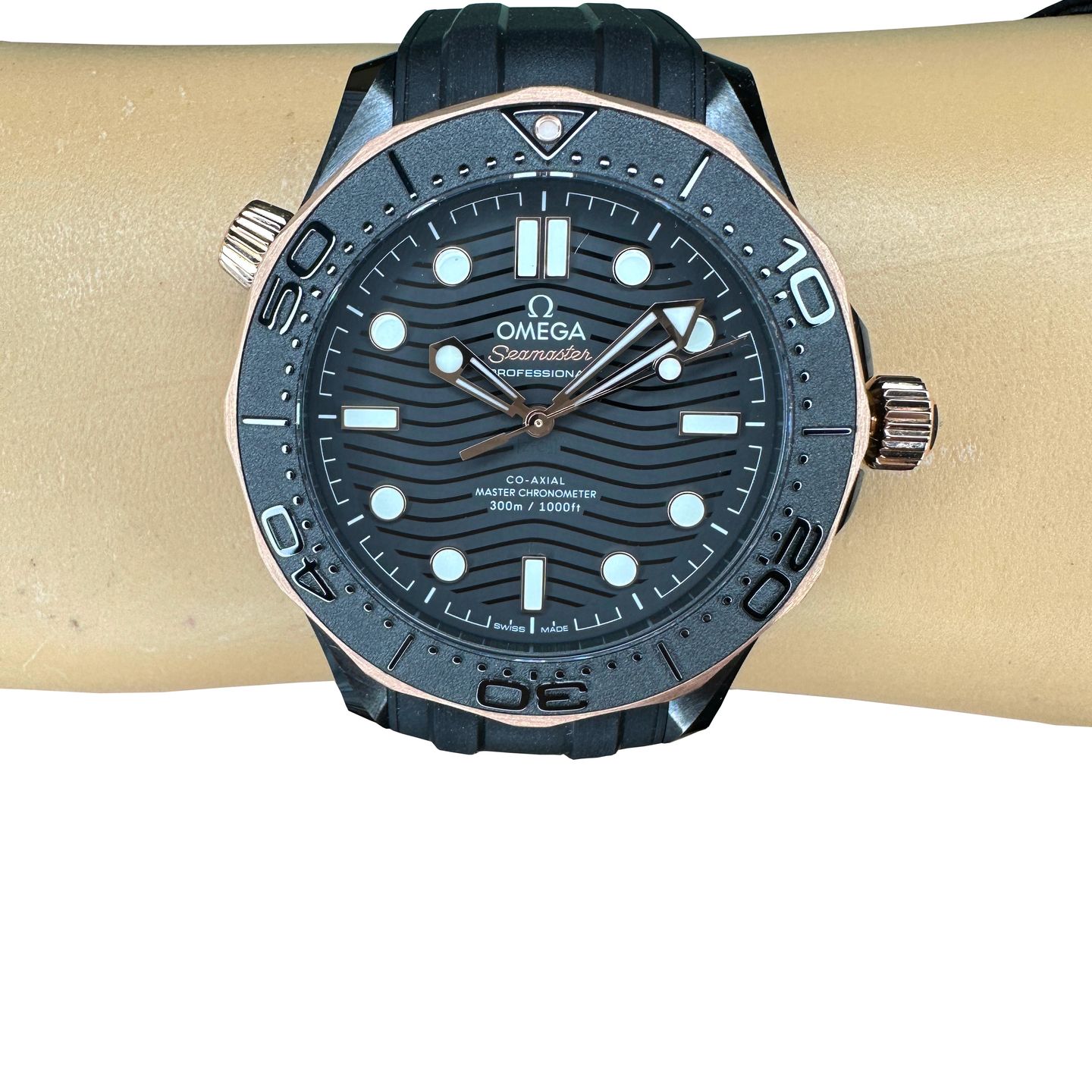 Omega Seamaster Diver 300 M 210.62.44.20.01.001 (2024) - Black dial 44 mm Ceramic case (2/8)