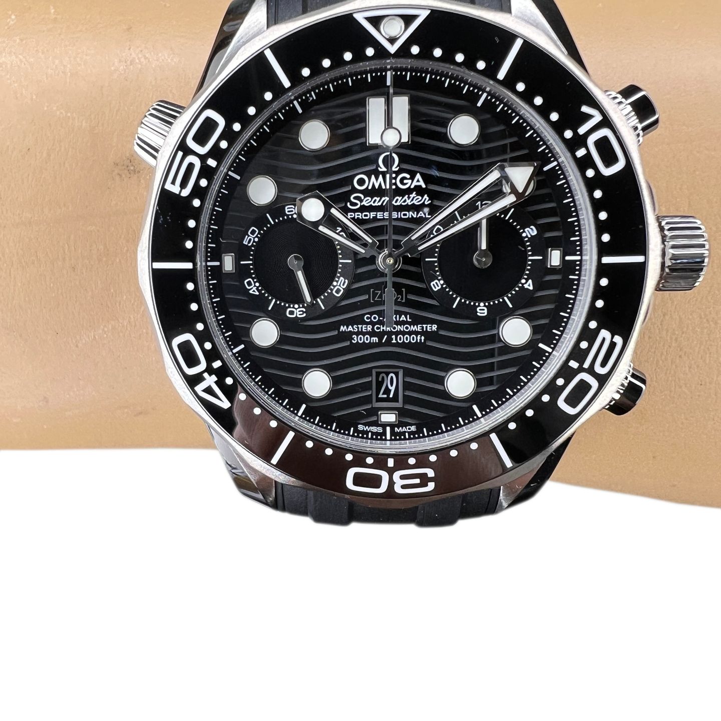 Omega Seamaster Diver 300 M 210.32.44.51.01.001 (2024) - Zwart wijzerplaat 44mm Staal (2/8)