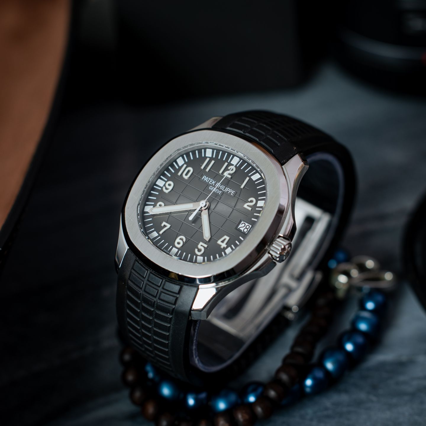 Patek Philippe Aquanaut 5167A-001 (2018) - Black dial 40 mm Steel case (2/6)