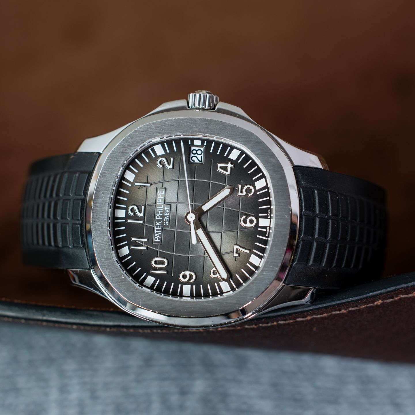 Patek Philippe Aquanaut 5167A-001 (2018) - Black dial 40 mm Steel case (3/6)