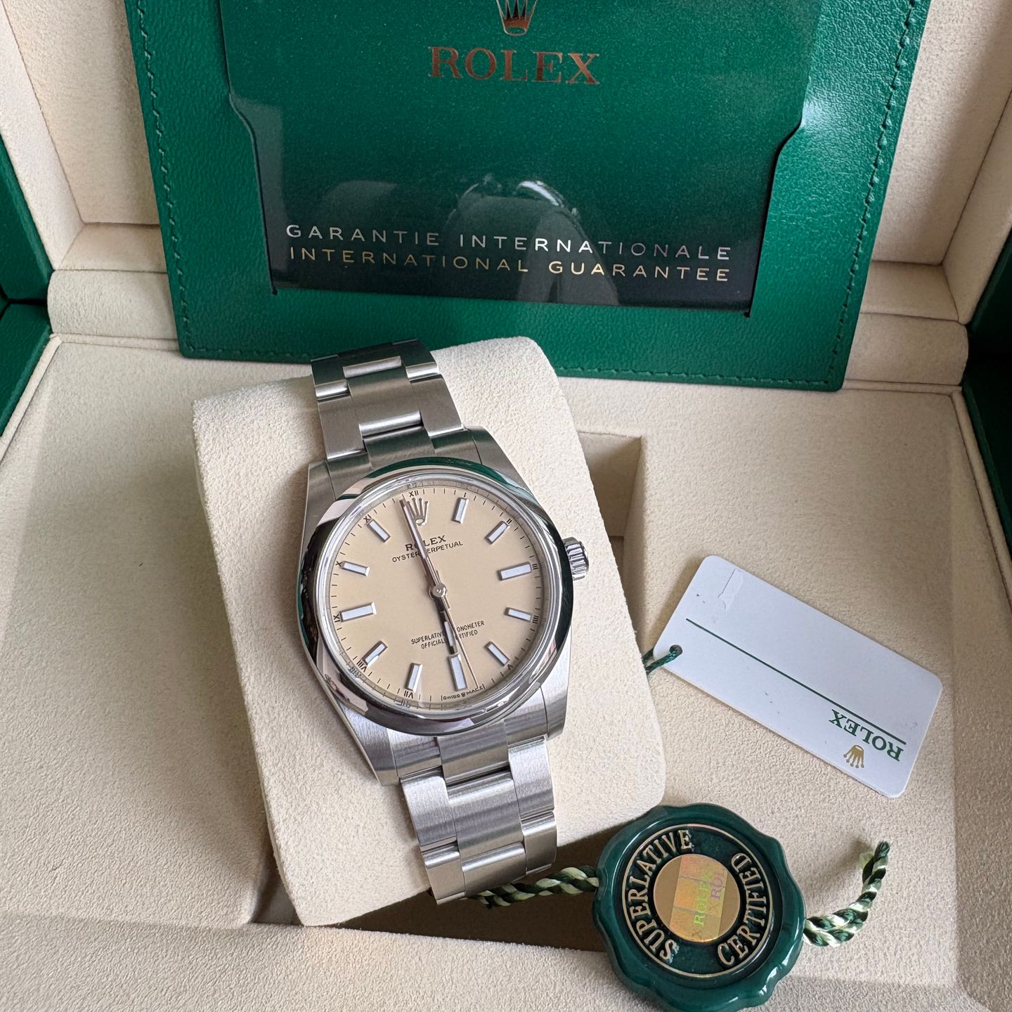 Rolex Oyster Perpetual 34 124200 (2026) - Beige dial 34 mm Steel case (1/1)