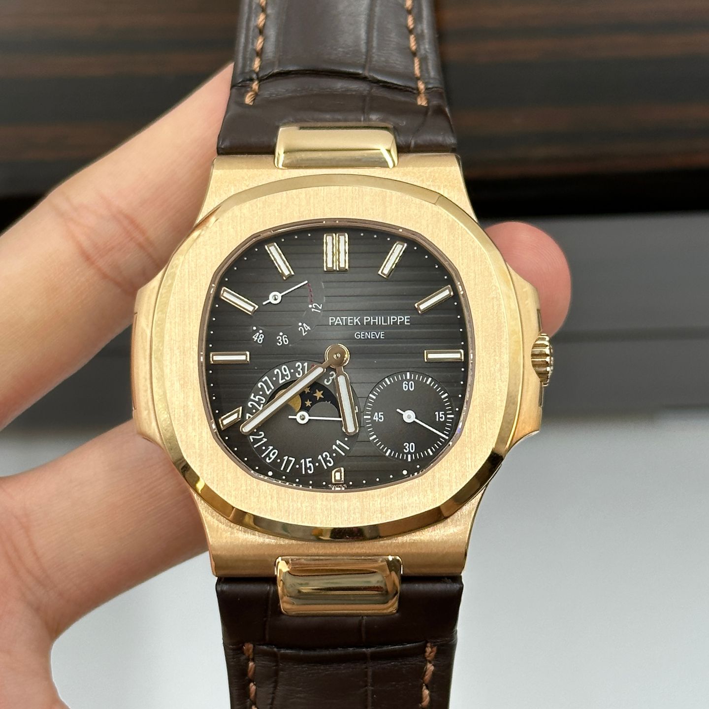 Patek Philippe Nautilus 5712R-001 (2023) - Bruin wijzerplaat 38mm Roségoud (6/8)