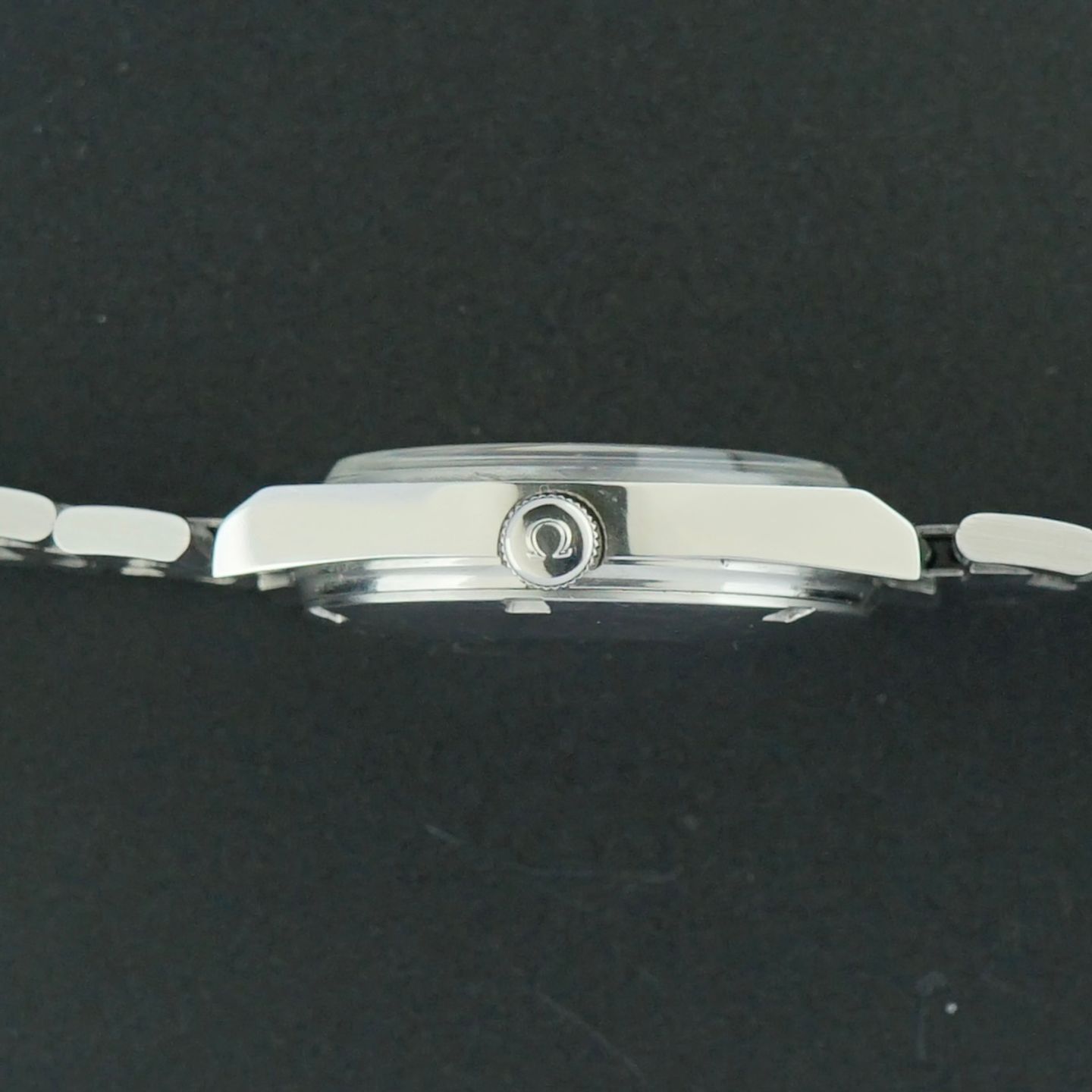 Omega Genève 166.099 - (4/8)