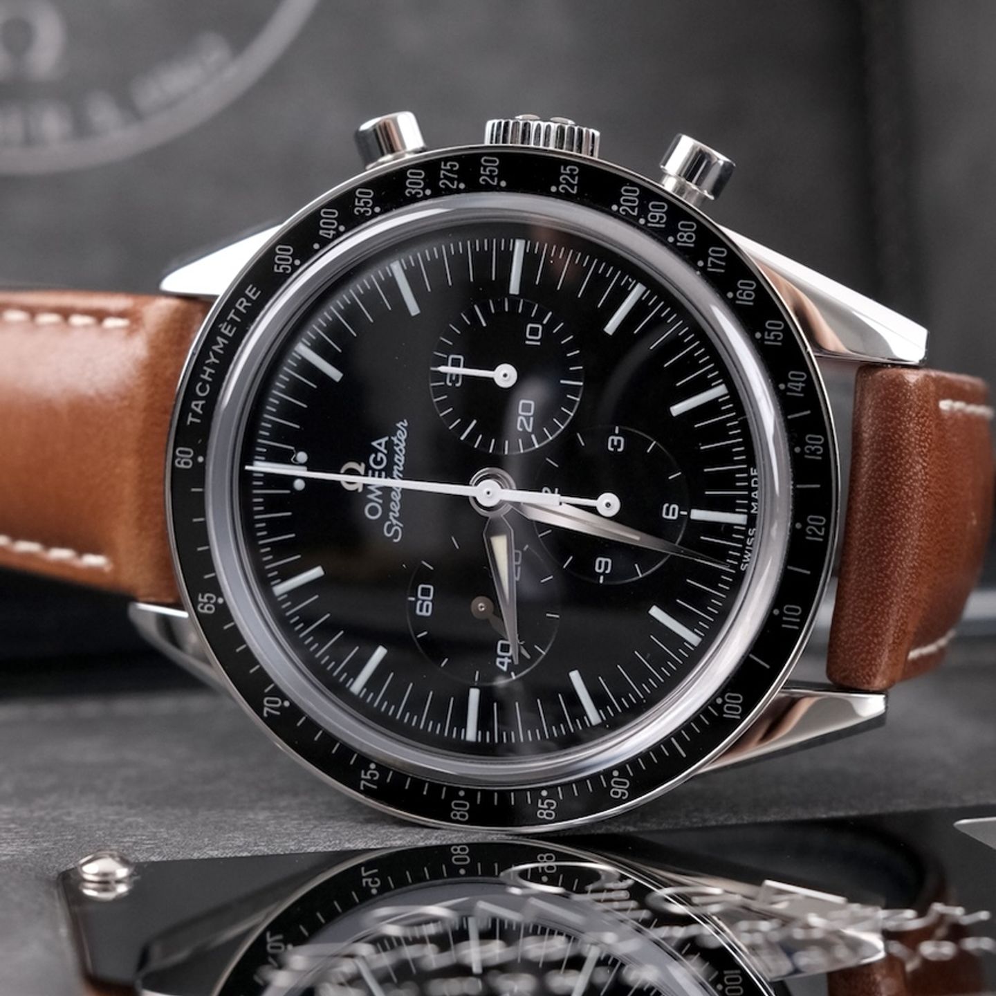 Omega Speedmaster Professional Moonwatch 311.32.40.30.01.001 (2020) - Black dial 40 mm Steel case (3/8)