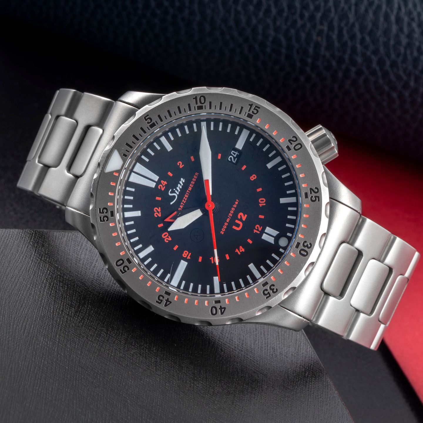 Sinn U2 1020.040 (2020) - Black dial 45 mm Steel case (2/8)