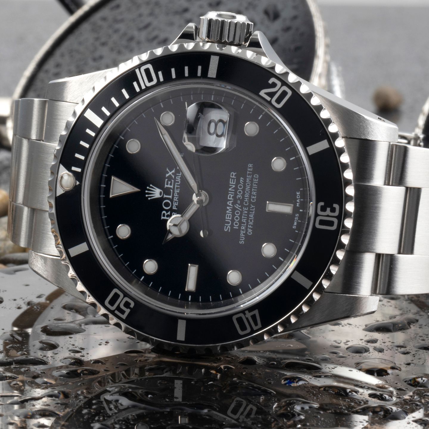 Rolex Submariner Date 16610 (2000) - Black dial 40 mm Steel case (2/8)