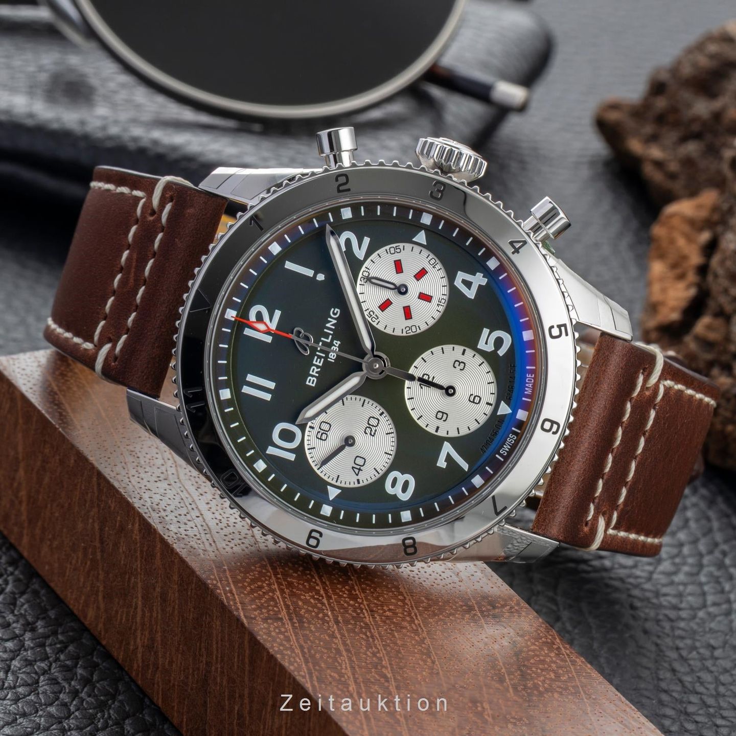 Breitling Classic AVI A233802A1L1X1 - (2/8)