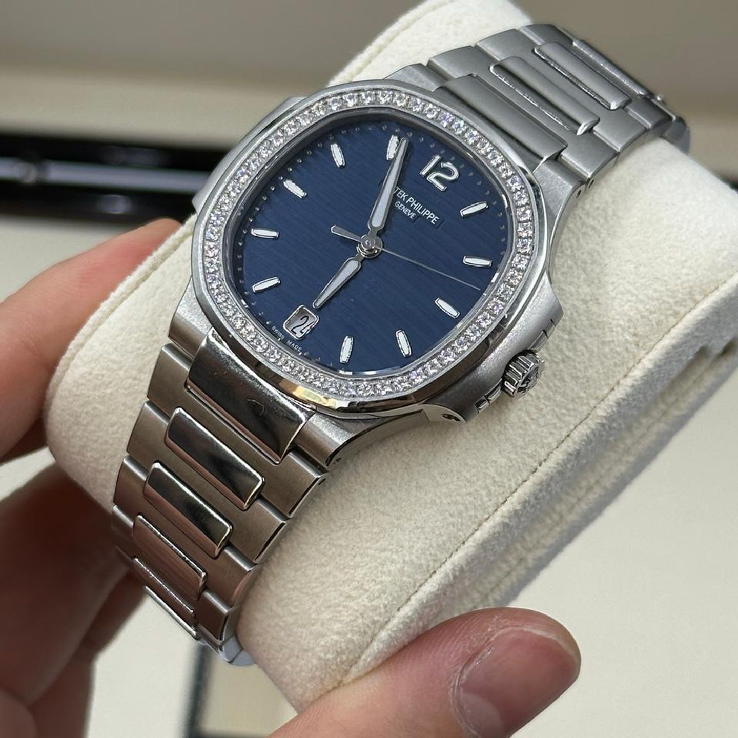 Patek Philippe Nautilus 7118/1200A-001 (2026) - Blue dial 35 mm Steel case (7/10)