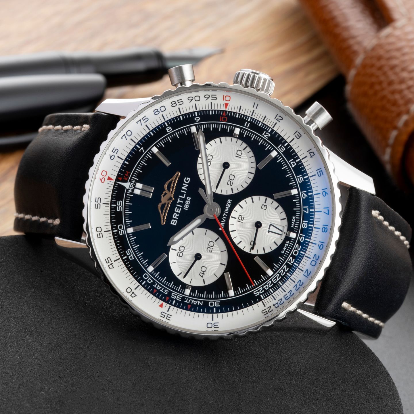 Breitling Navitimer 1 B01 Chronograph AB0138211B1P1 (Unknown (random serial)) - Black dial 43 mm Steel case (2/8)