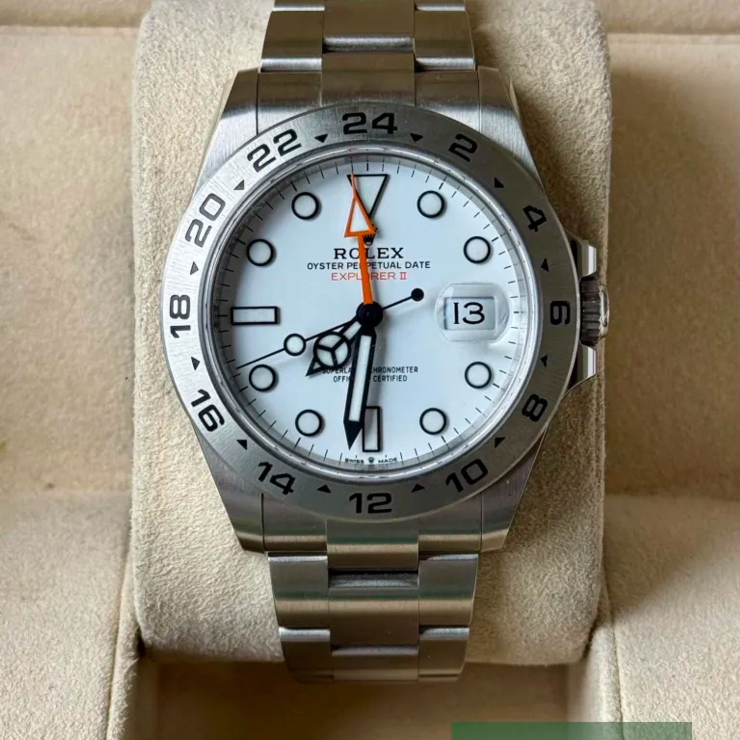 Rolex Explorer II 226570 (2024) - 42 mm Steel case (2/7)