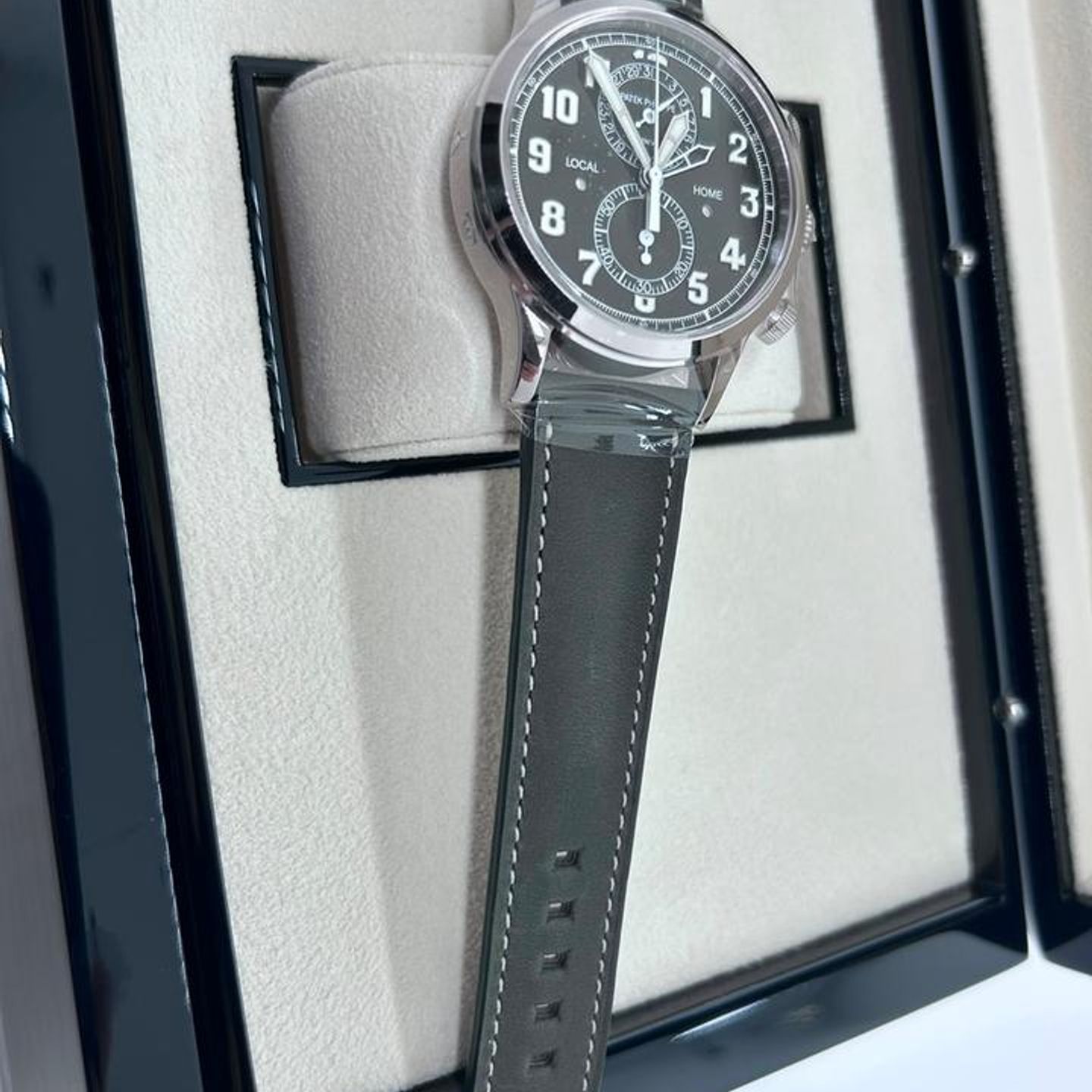 Patek Philippe Calatrava 5924G-010 (2026) - 42mm Witgoud (4/10)