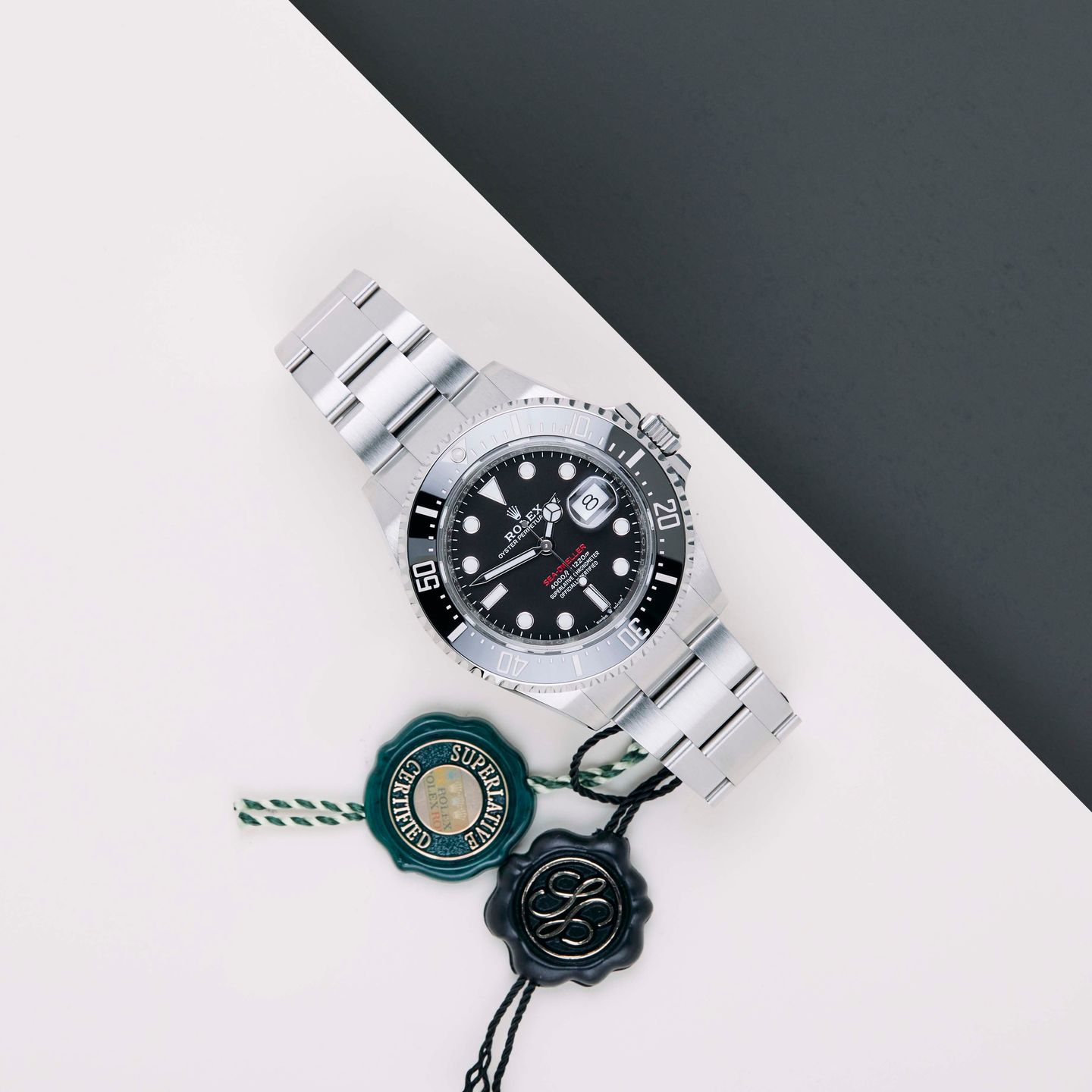 Rolex Sea-Dweller 126600 (2019) - Black dial 43 mm Steel case (2/8)