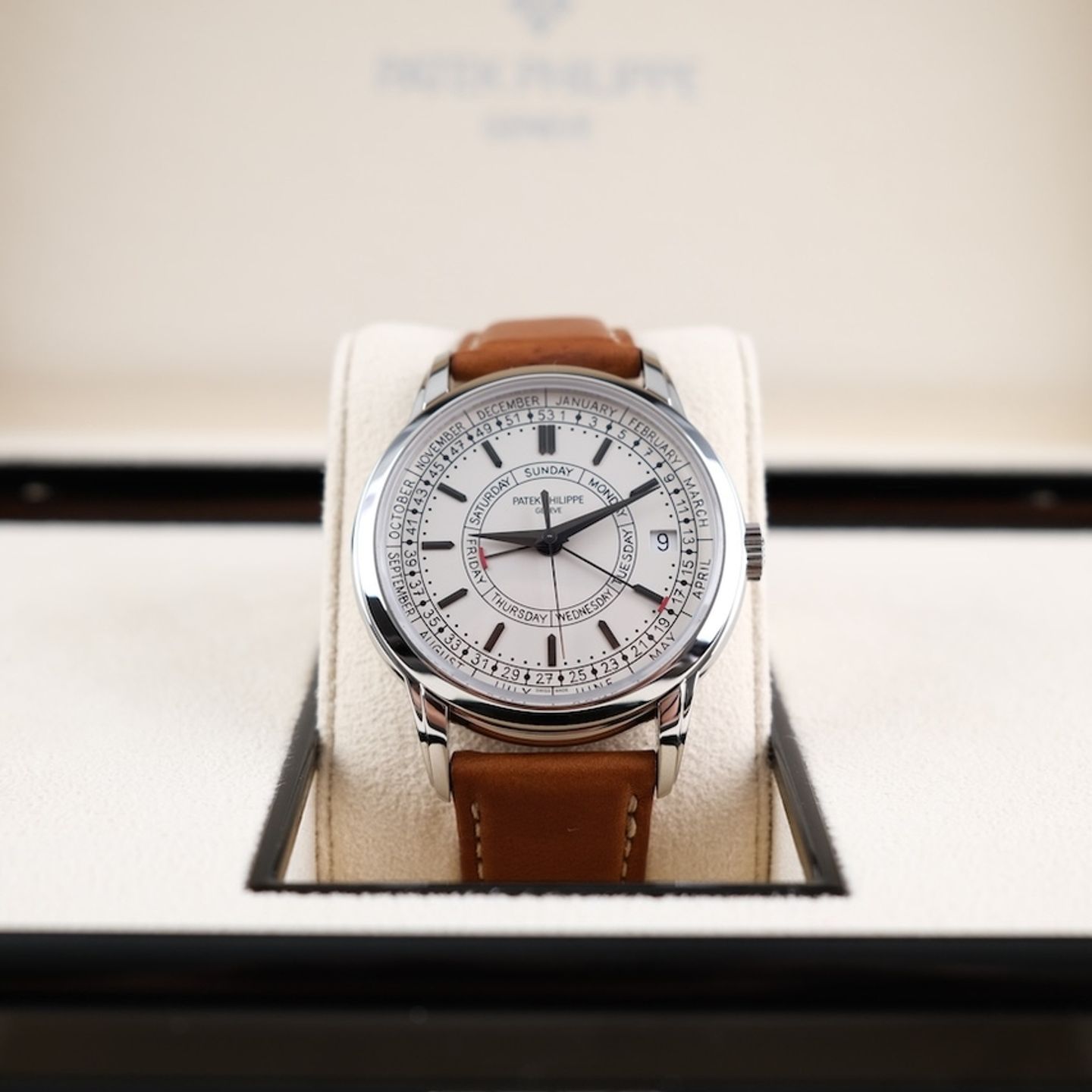 Patek Philippe Calatrava 5212A-001 (2024) - Silver dial 40 mm Steel case (3/8)