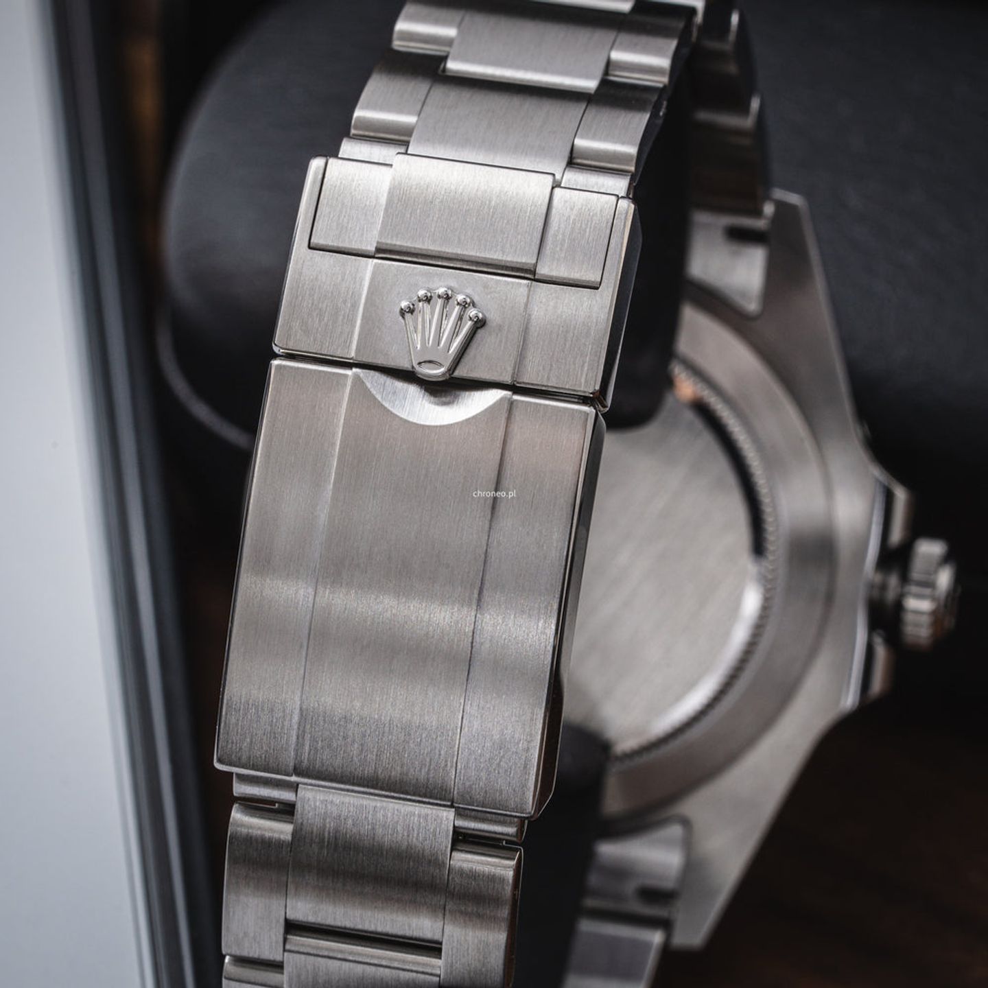 Rolex Explorer II 226570 (2025) - Black dial 42 mm Steel case (7/8)