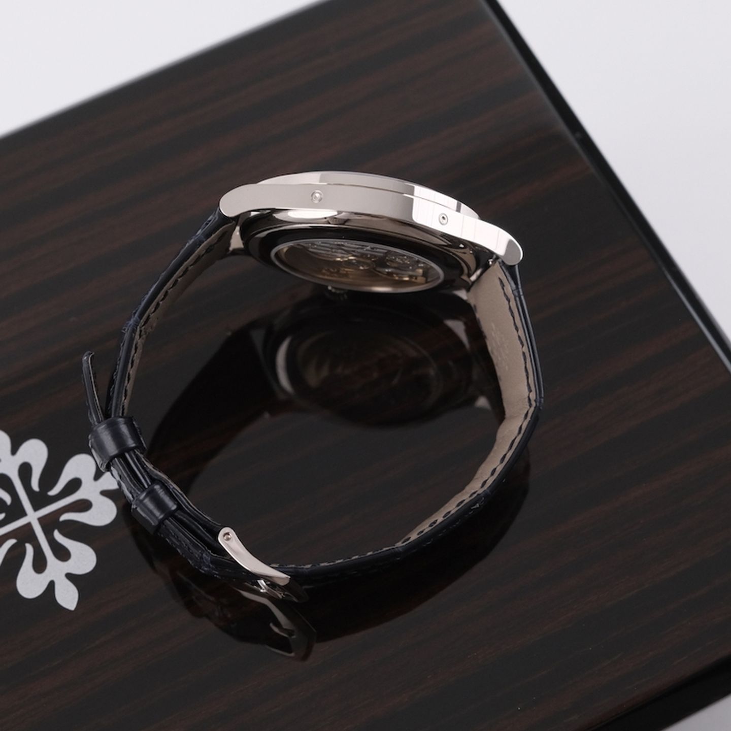 Patek Philippe Annual Calendar 5396G-017 (2025) - Blauw wijzerplaat 39mm Witgoud (7/8)