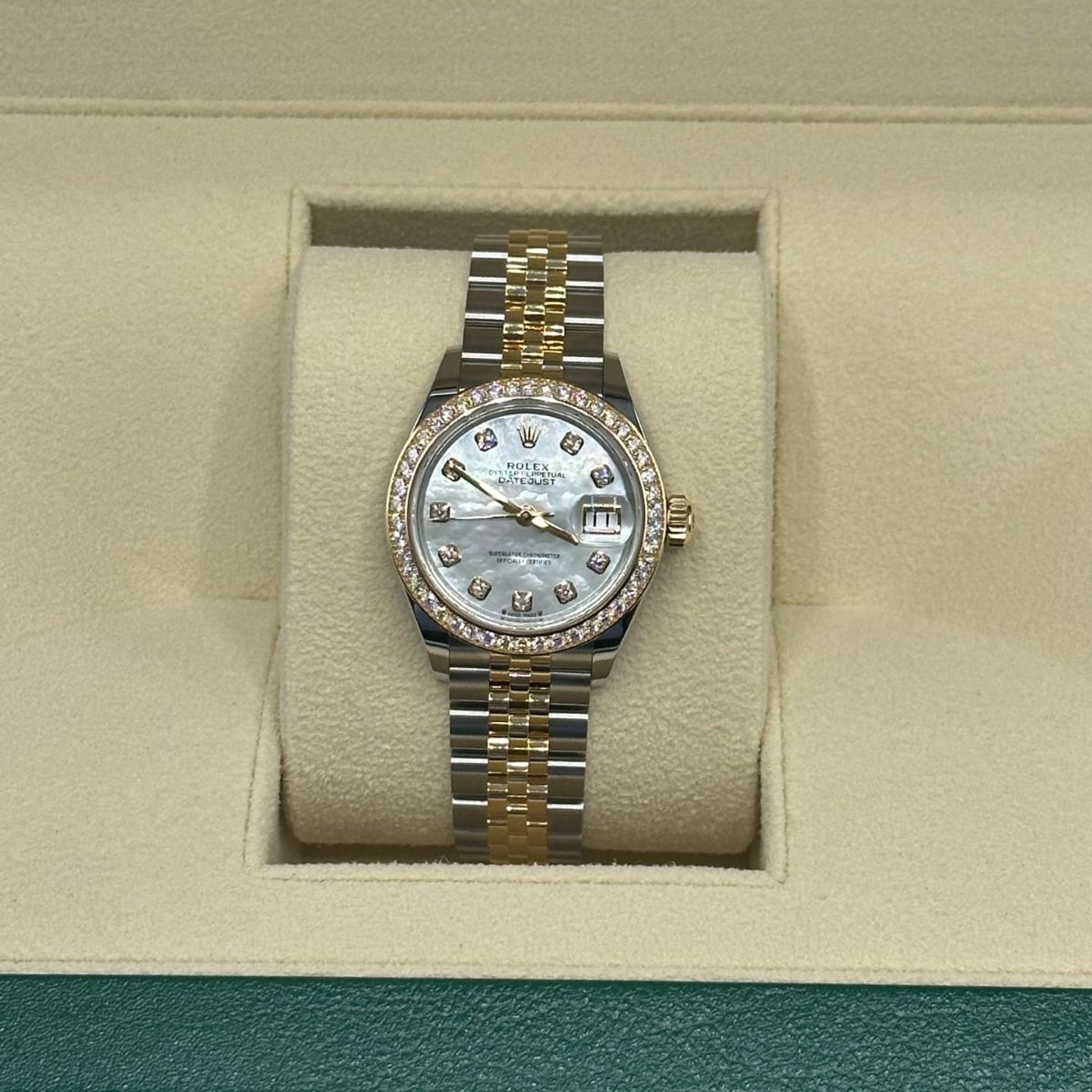 Rolex Lady-Datejust 279383RBR (2024) - Silver dial 28 mm Gold/Steel case (4/8)