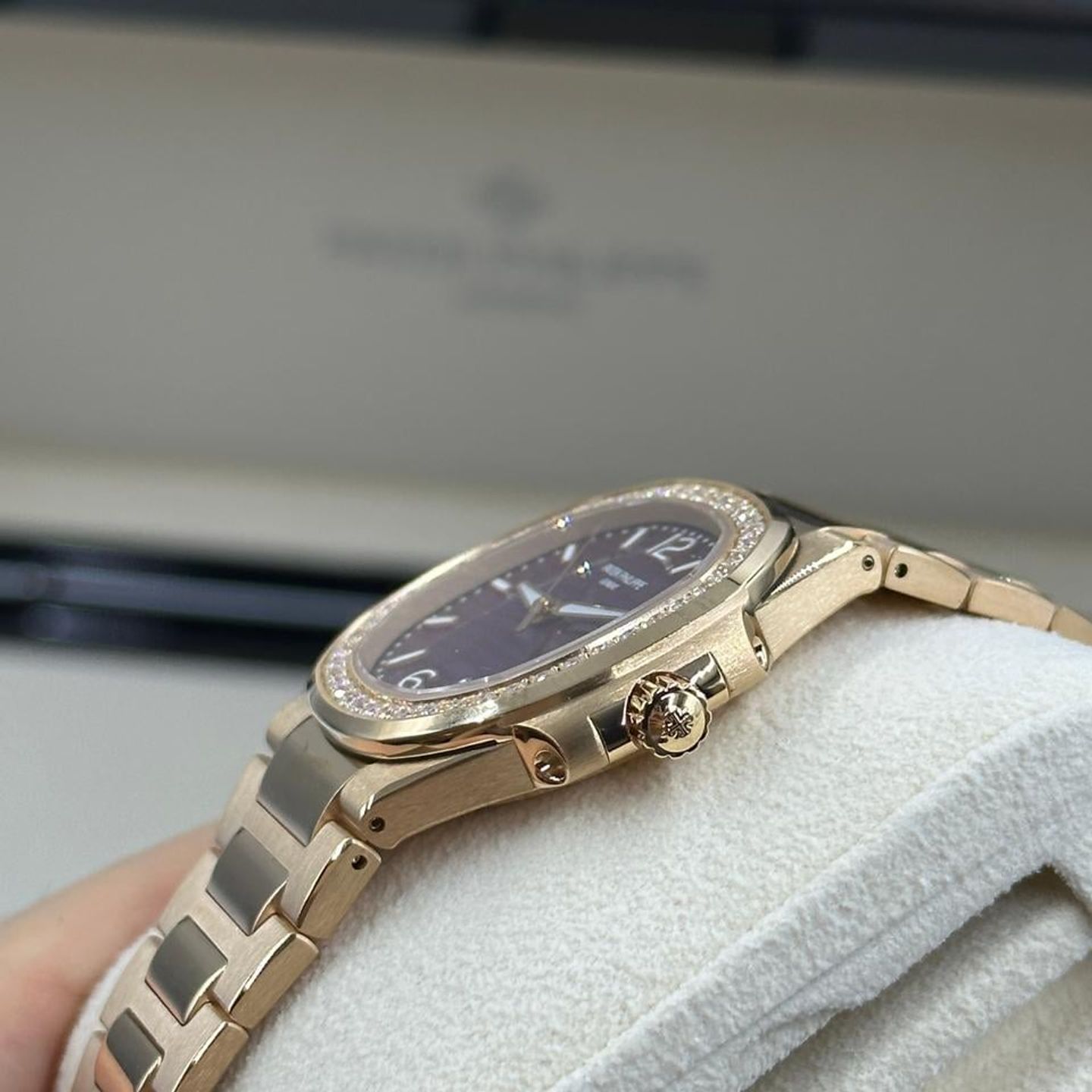 Patek Philippe Nautilus 7010/1R-013 - (10/10)