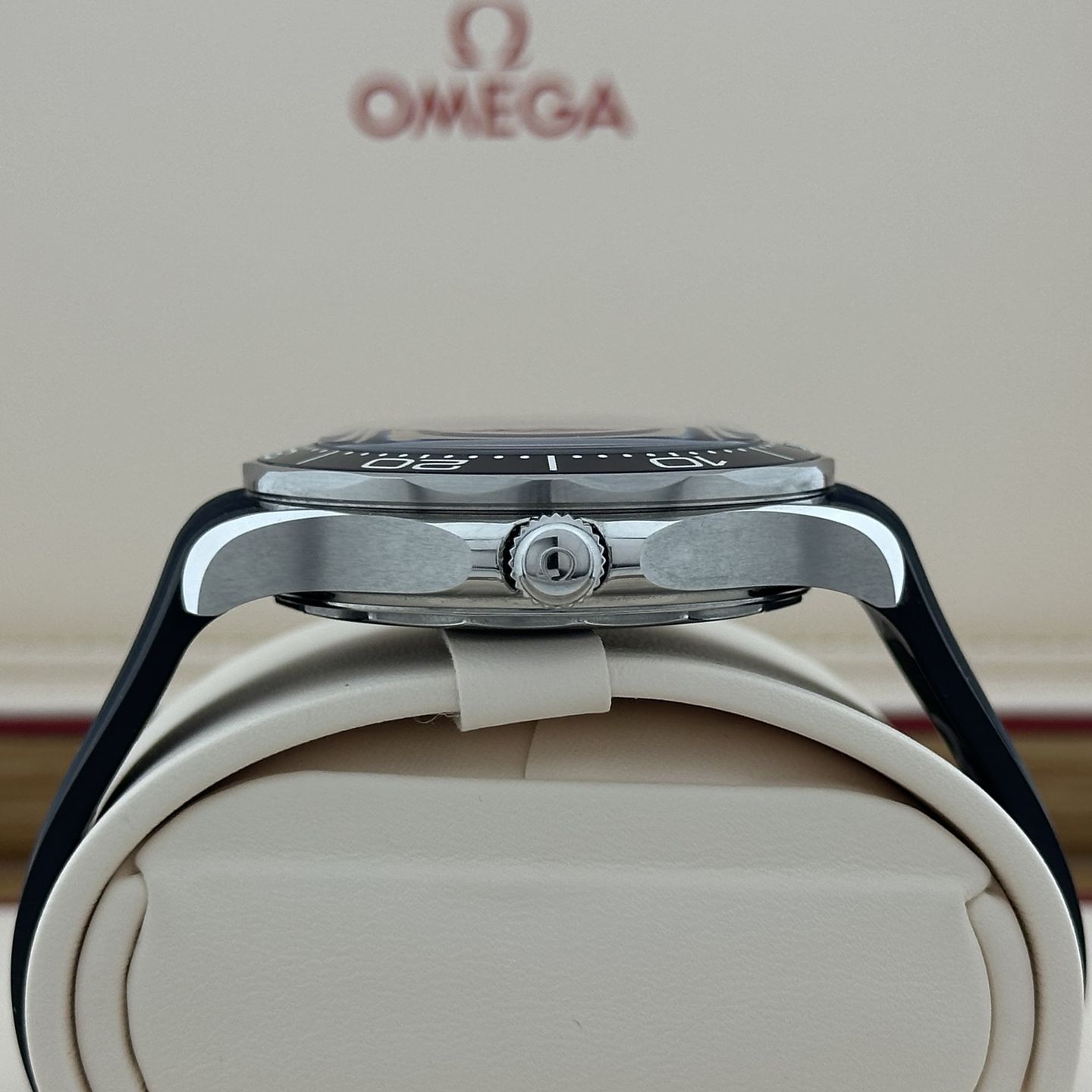 Omega Seamaster Diver 300 M 210.32.42.20.01.003 (2025) - Black dial 42 mm Steel case (3/8)
