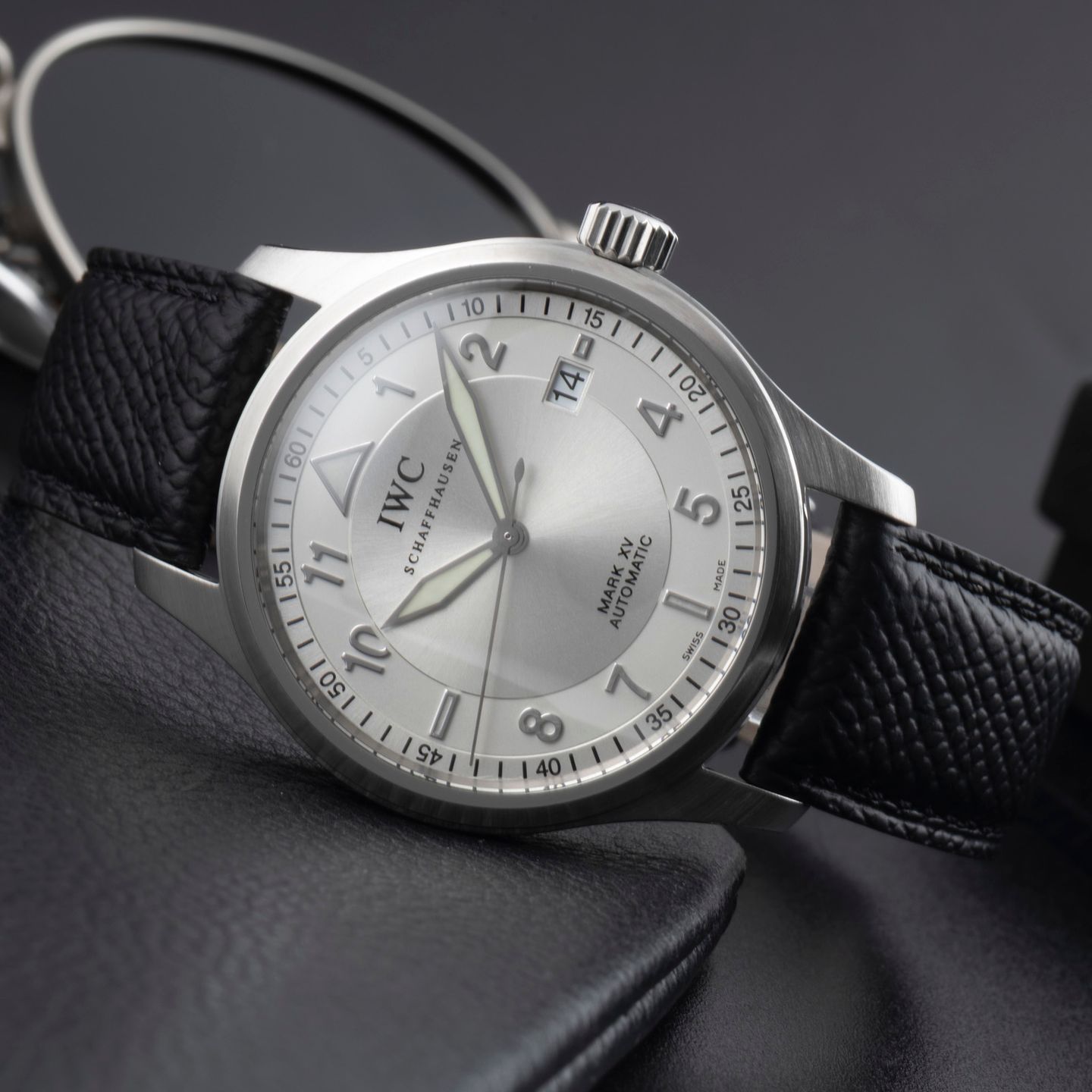 IWC Pilot Mark IW325313 (2005) - Silver dial 38 mm Steel case (2/8)