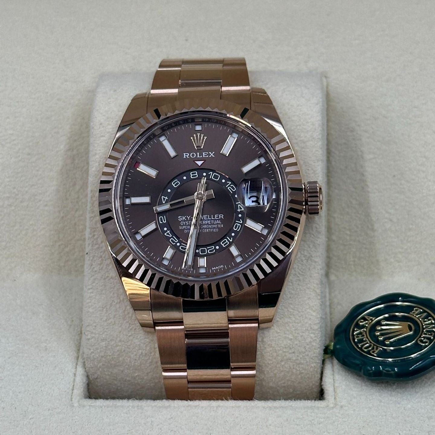 Rolex Sky-Dweller 326935 (2023) - Brown dial 42 mm Rose Gold case (4/8)