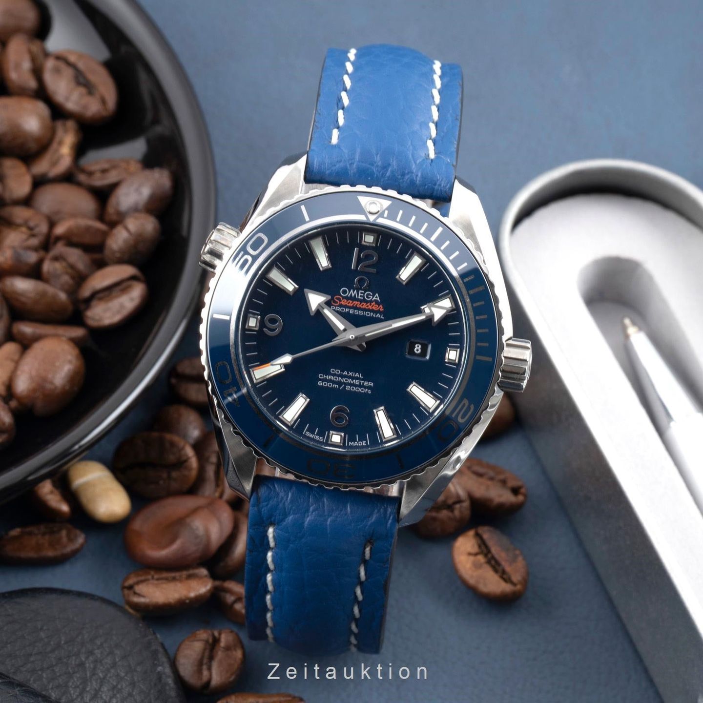 Omega Seamaster Planet Ocean 232.92.38.20.03.001 (Unknown (random serial)) - Blue dial 38 mm Titanium case (3/8)