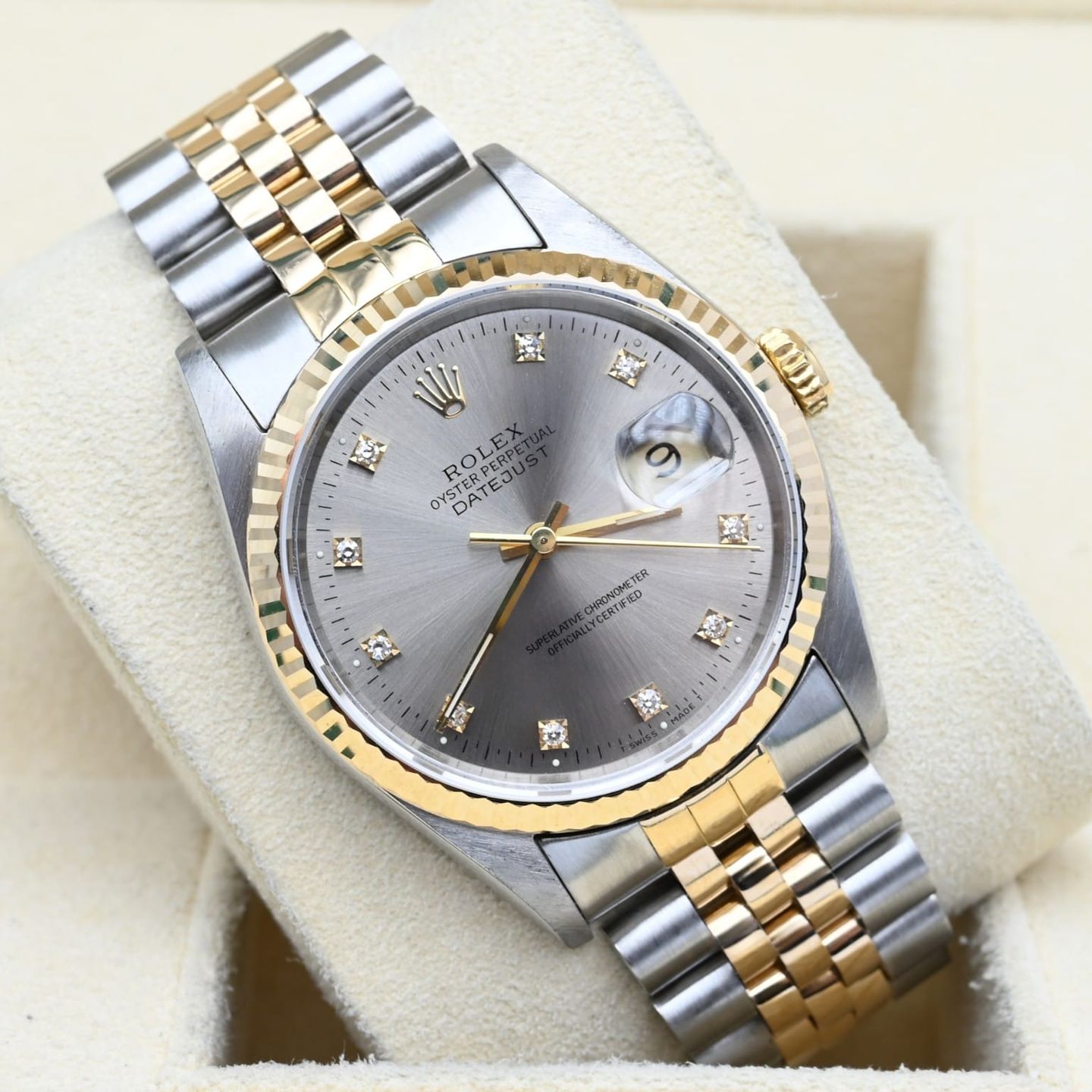 Rolex Datejust 36 16233 (2002) - Grijs wijzerplaat 36mm Goud/Staal (1/7)