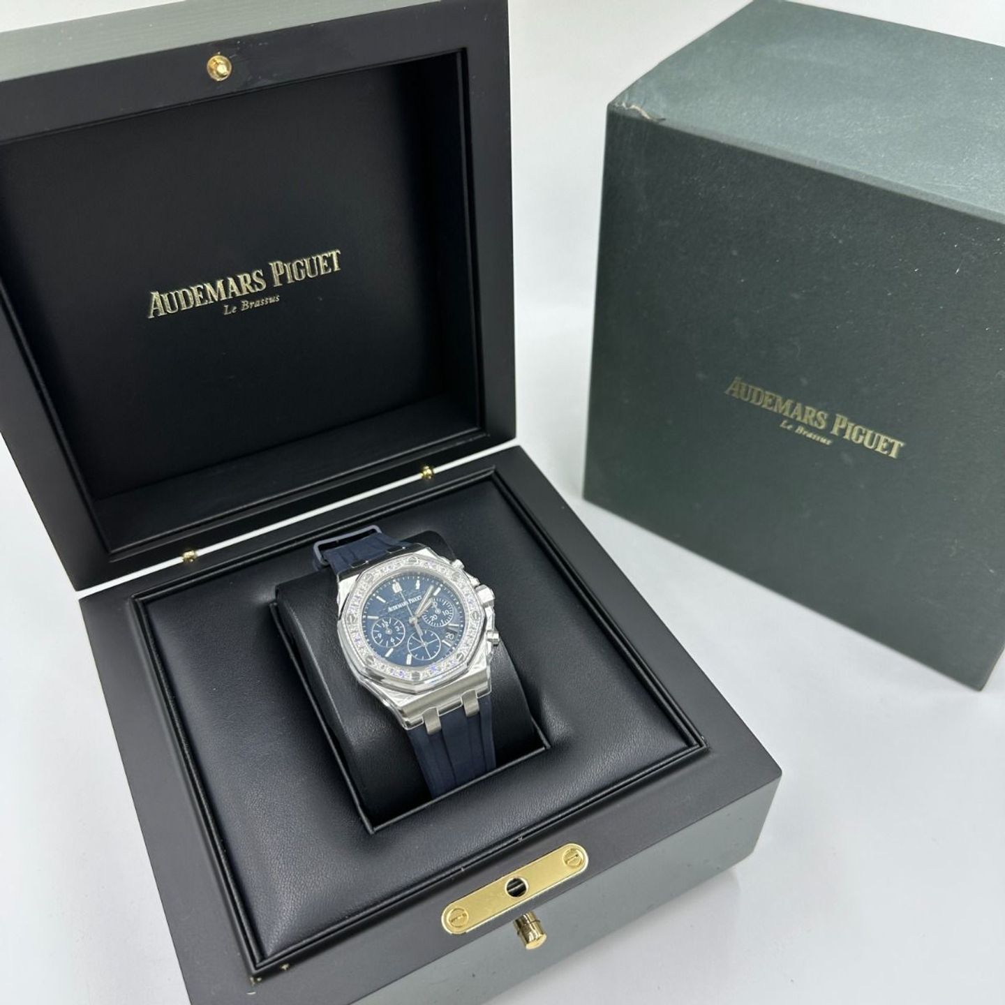 Audemars Piguet Royal Oak Offshore Lady 26231ST.ZZ.D027CA.01 (2024) - Blue dial 37 mm Steel case (3/8)