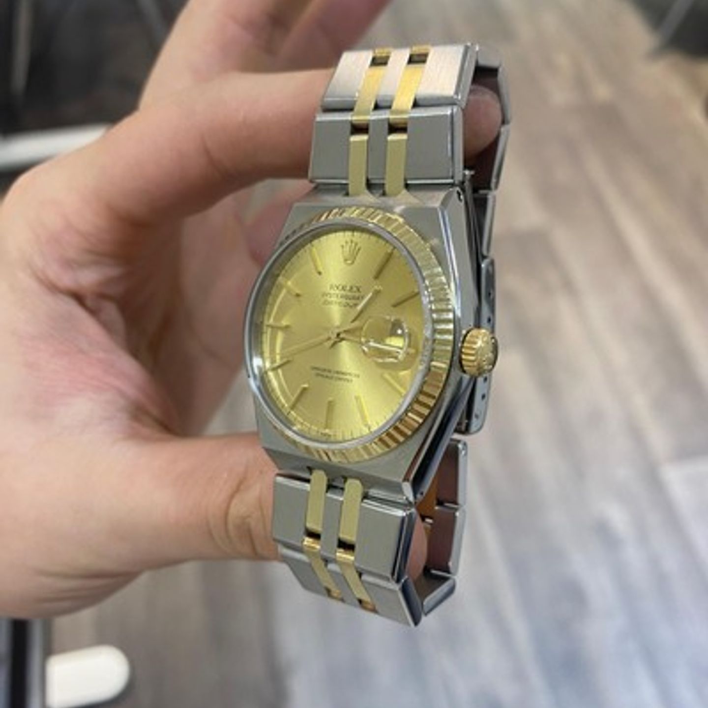 Rolex Datejust Oysterquartz 17013 (1982) - Champagne dial 36 mm Gold/Steel case (3/6)