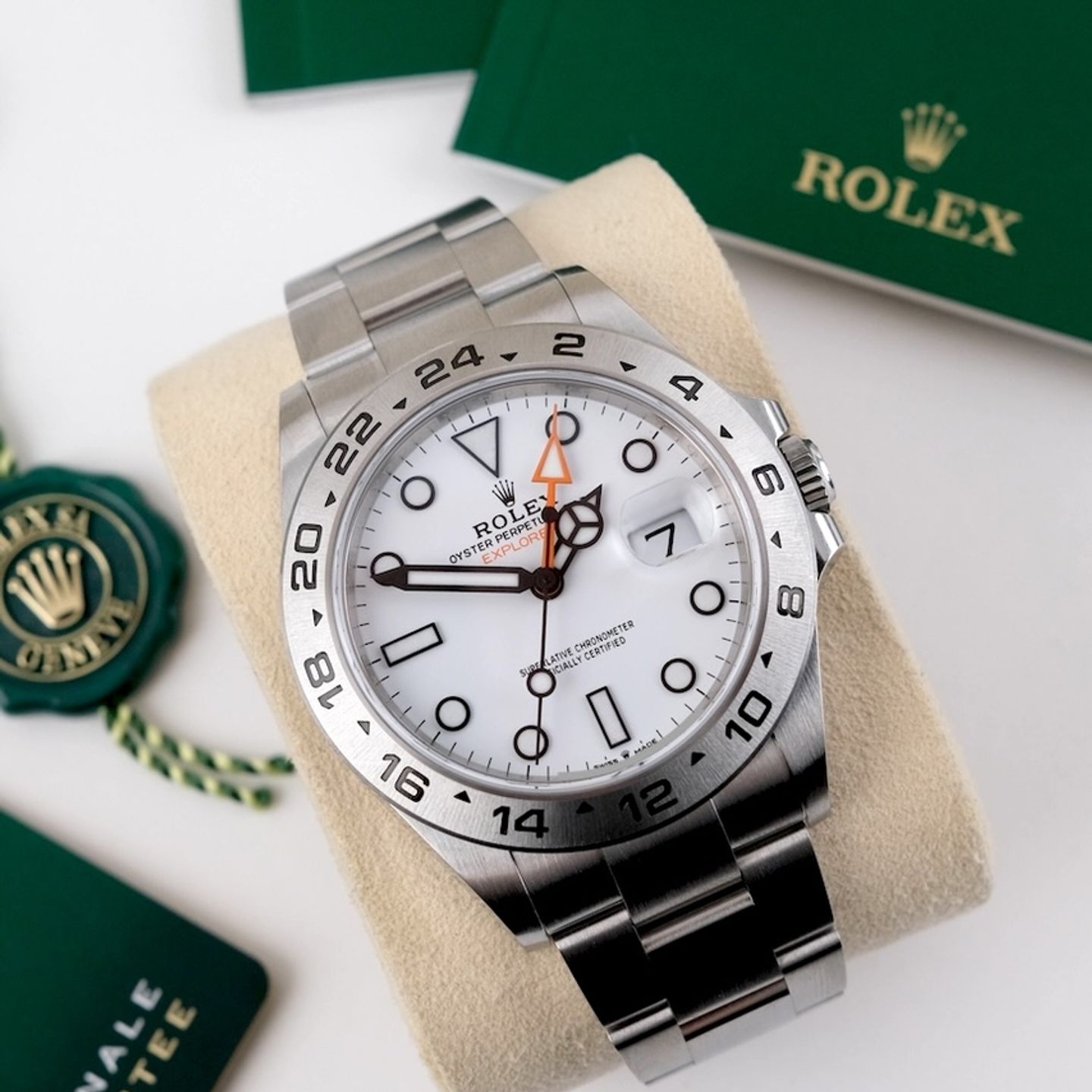 Rolex Explorer II 226570 (2022) - 42mm Staal (2/8)