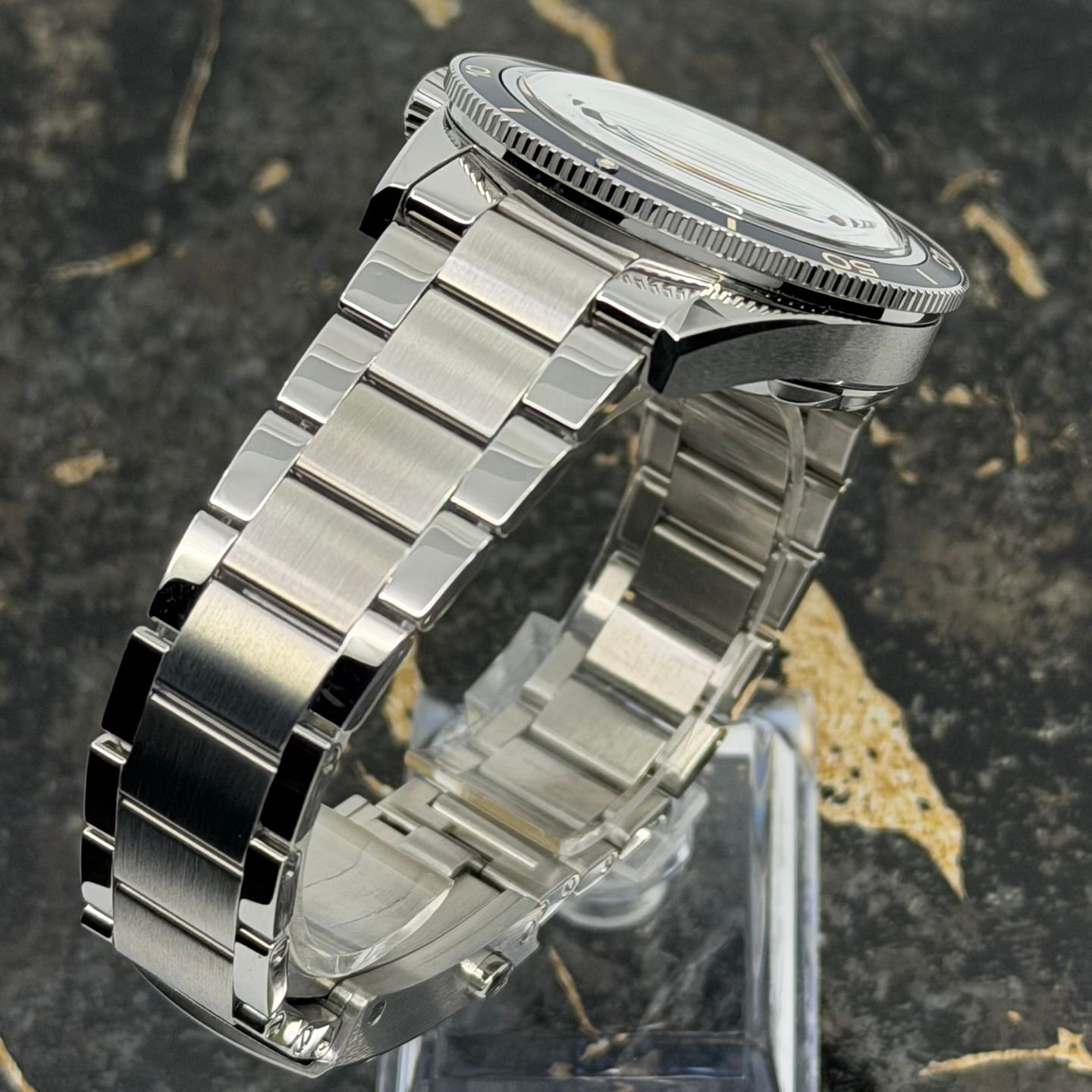 Omega Seamaster 300 234.30.41.21.03.001 (2026) - Blue dial 41 mm Steel case (8/8)